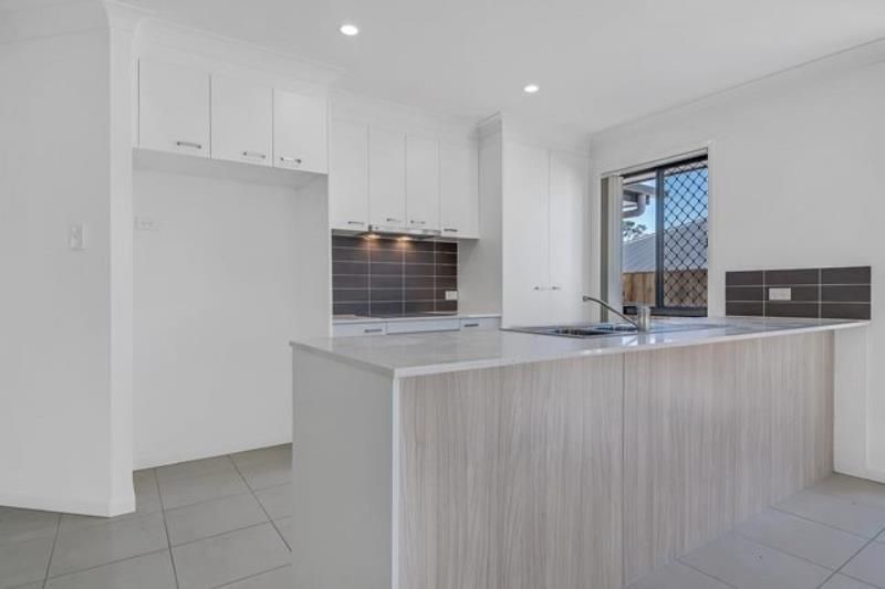 8 Skelbrook Road, Park Ridge, QLD 4125