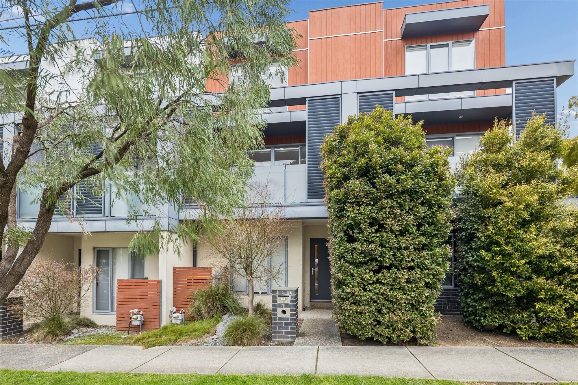 2/21 High Street — photo from Ray White Ferntree Gully