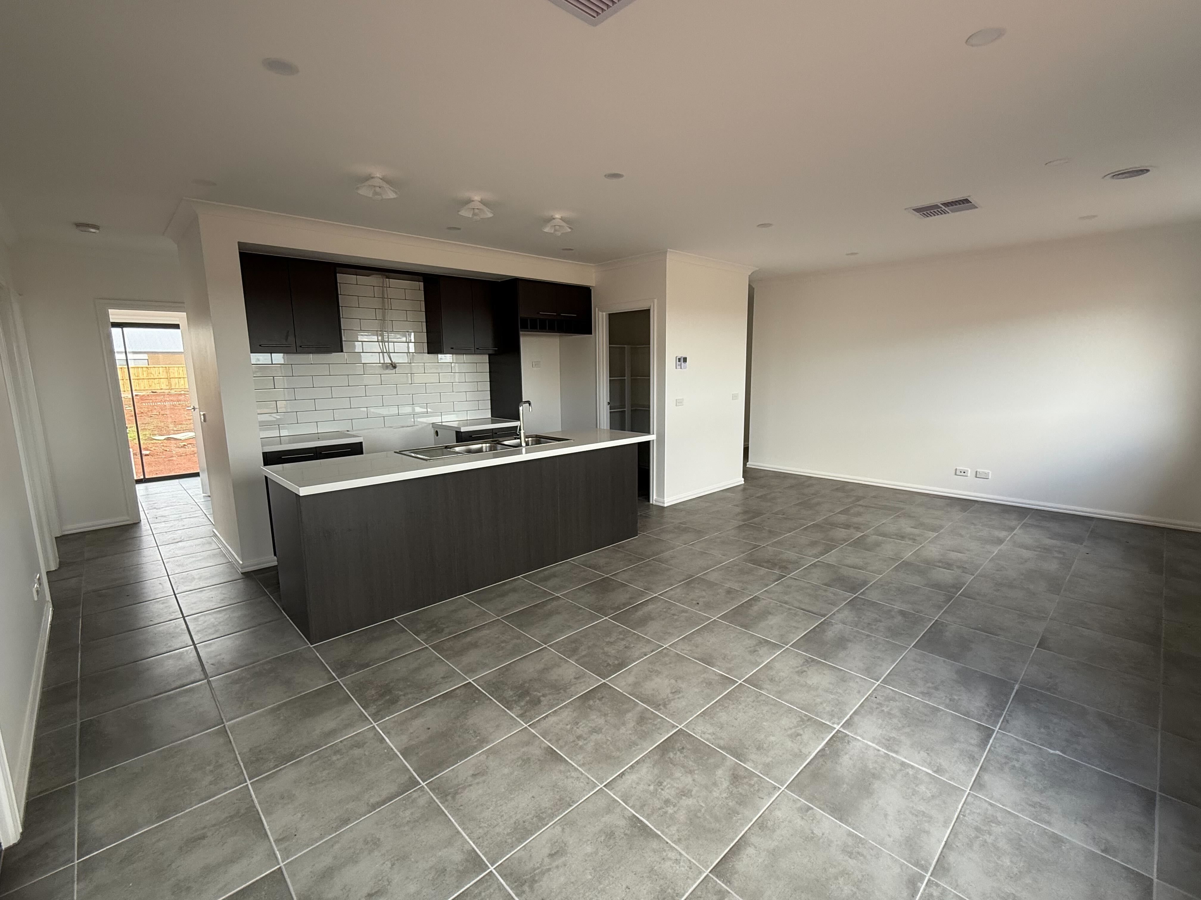 122 Aristides Crescent, THORNHILL PARK, VIC 3335