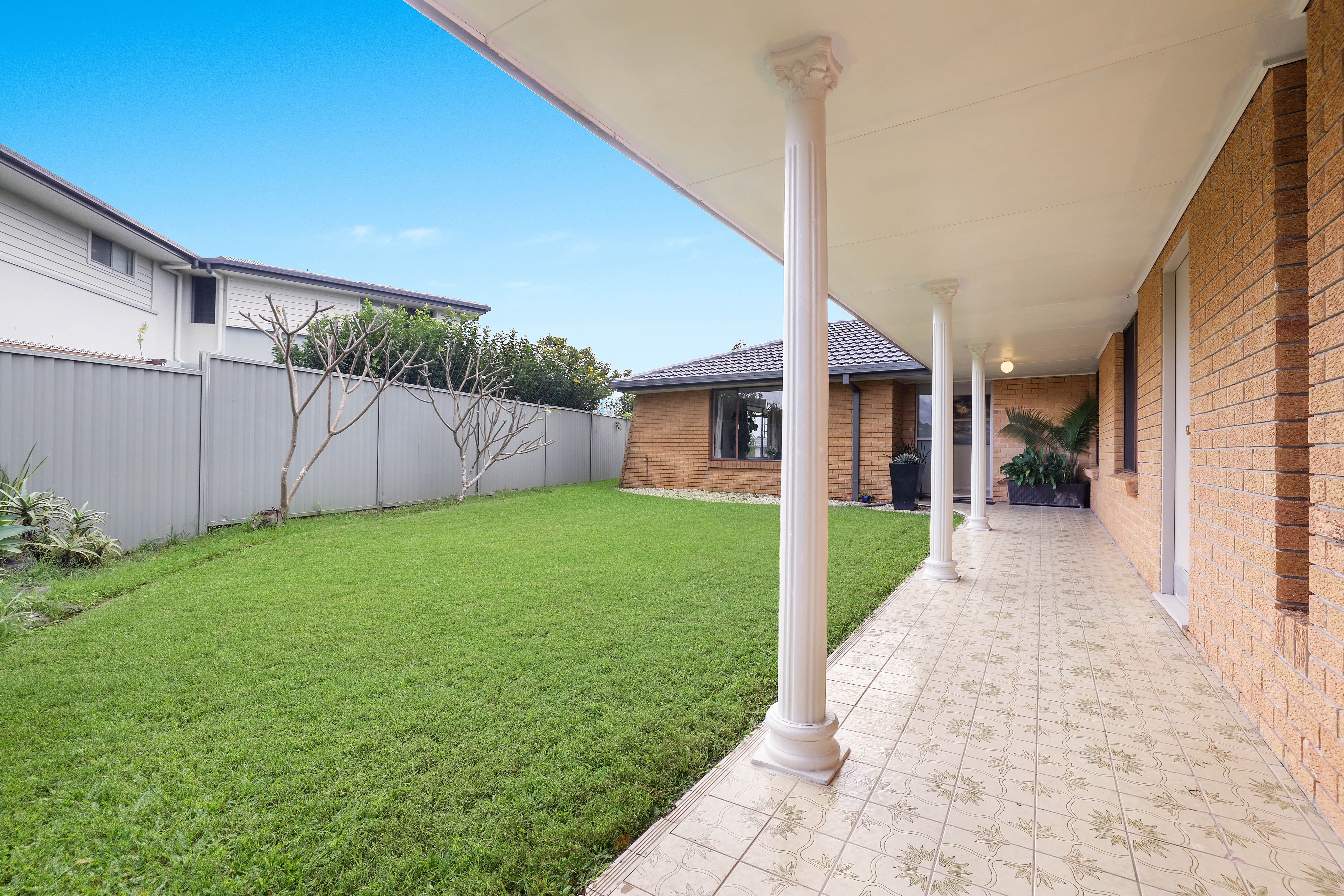 17 Kingfisher Crescent, Burleigh Waters, QLD 4220