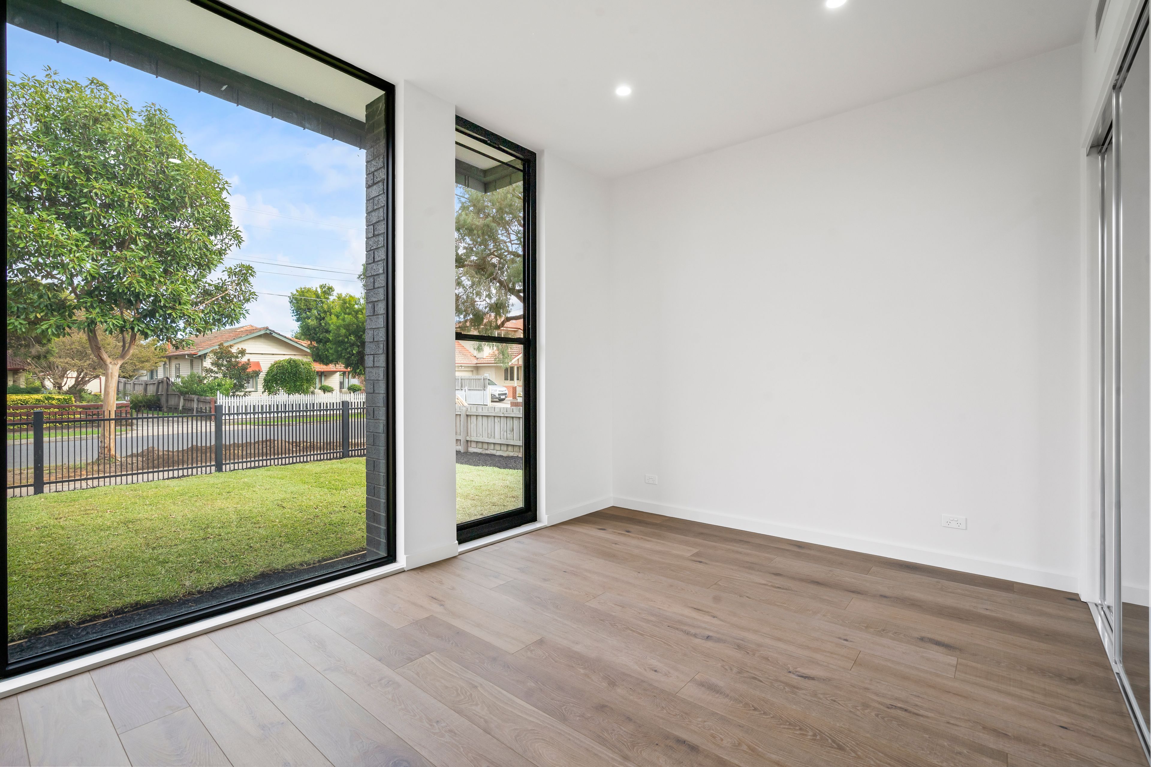 1/32 Galeka Street — photo 5 of 11