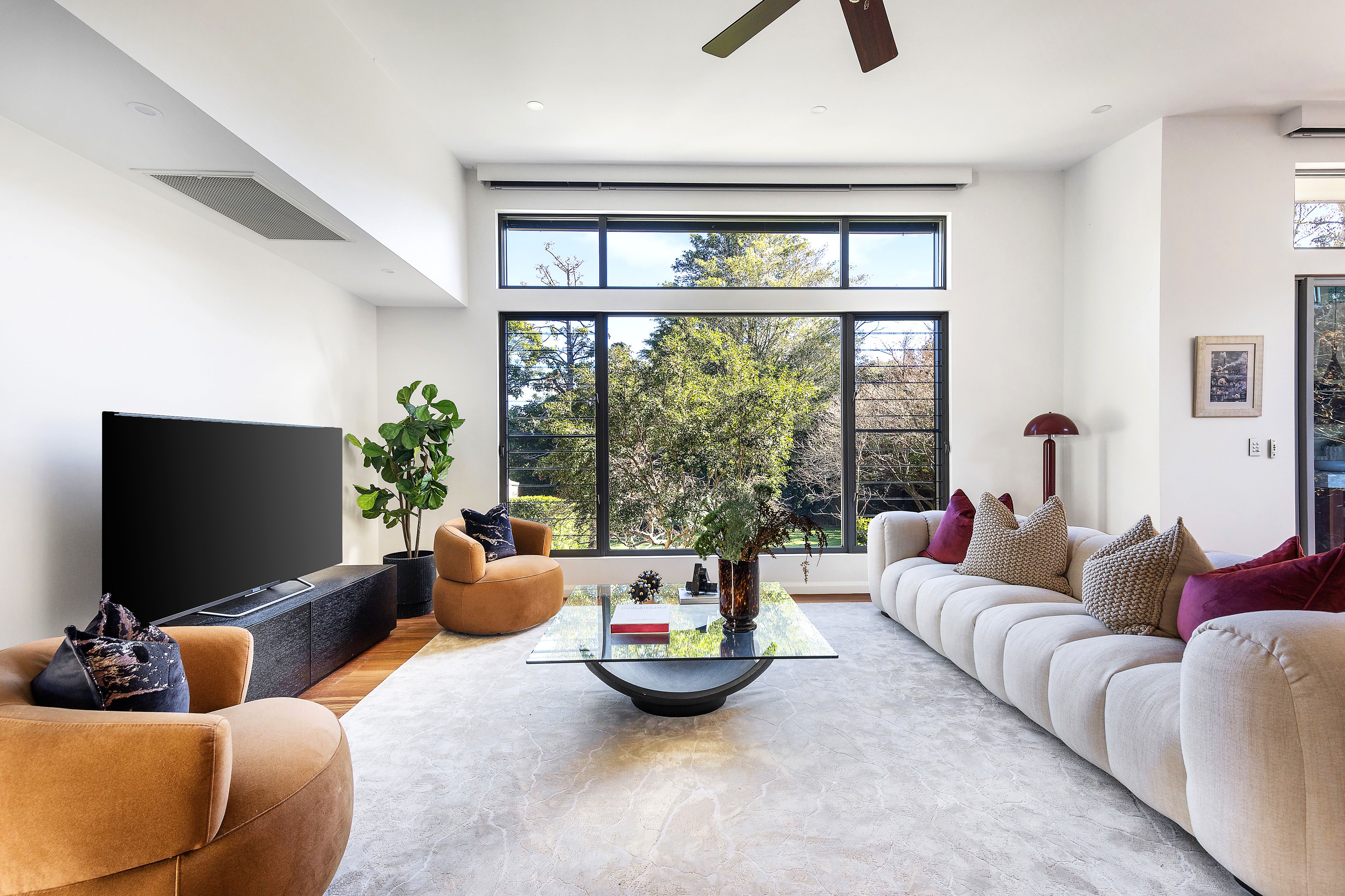 35a Lochville Street — photo 6 of 10