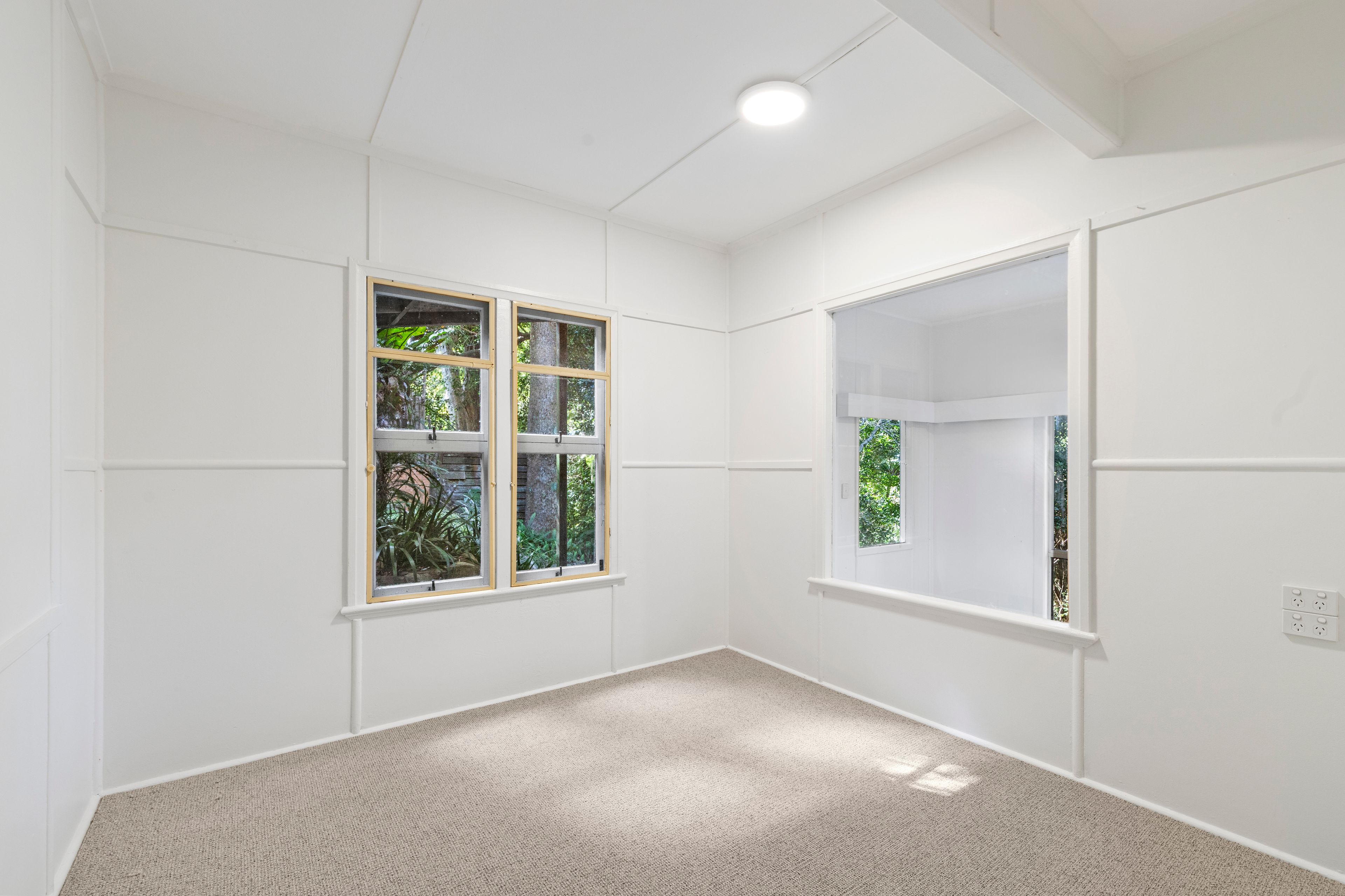 10-14 Palm Grove Avenue — photo 15 of 29