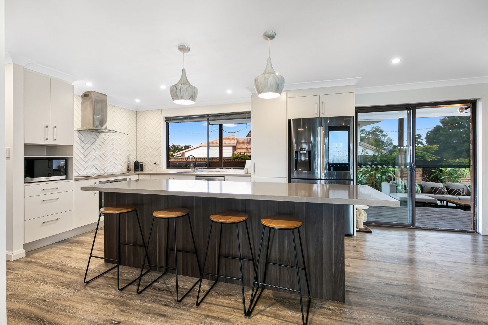 305 Rio Vista Boulevard, Mermaid Waters, QLD 4218