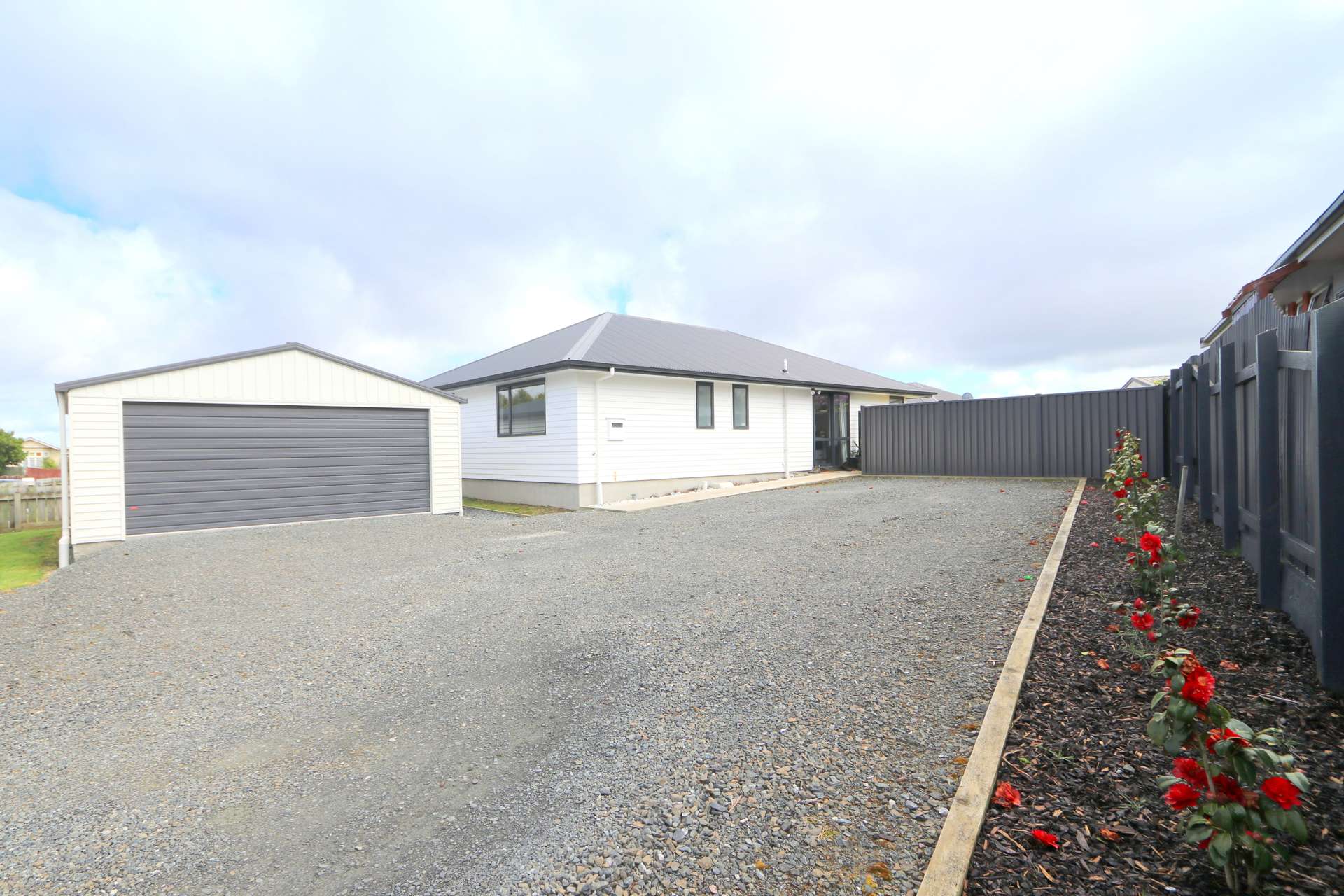 90 Mavora Crescent photo 0