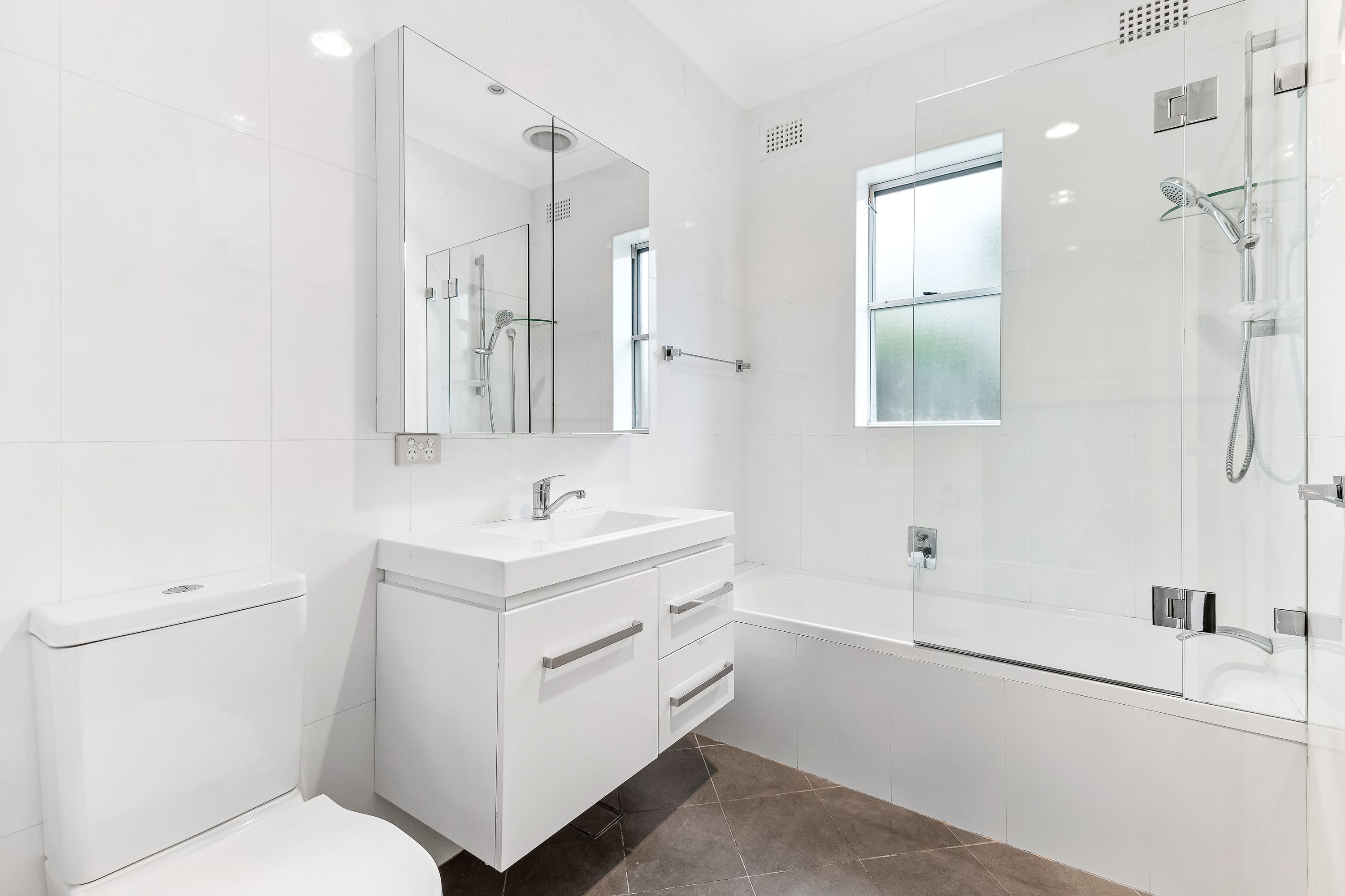 19 Makinson Street — photo 9 of 11