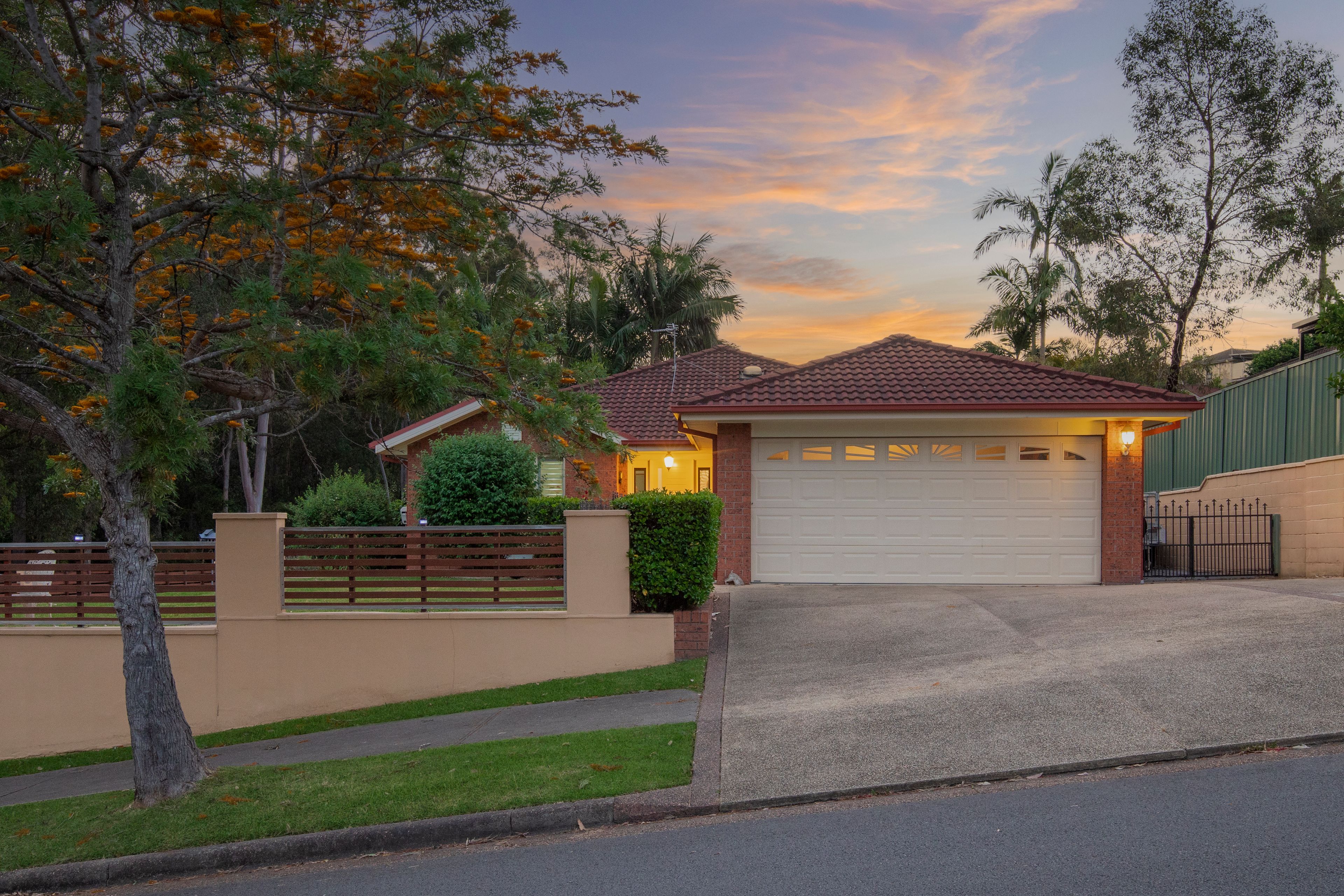 1 County Drive , Fletcher NSW 2287