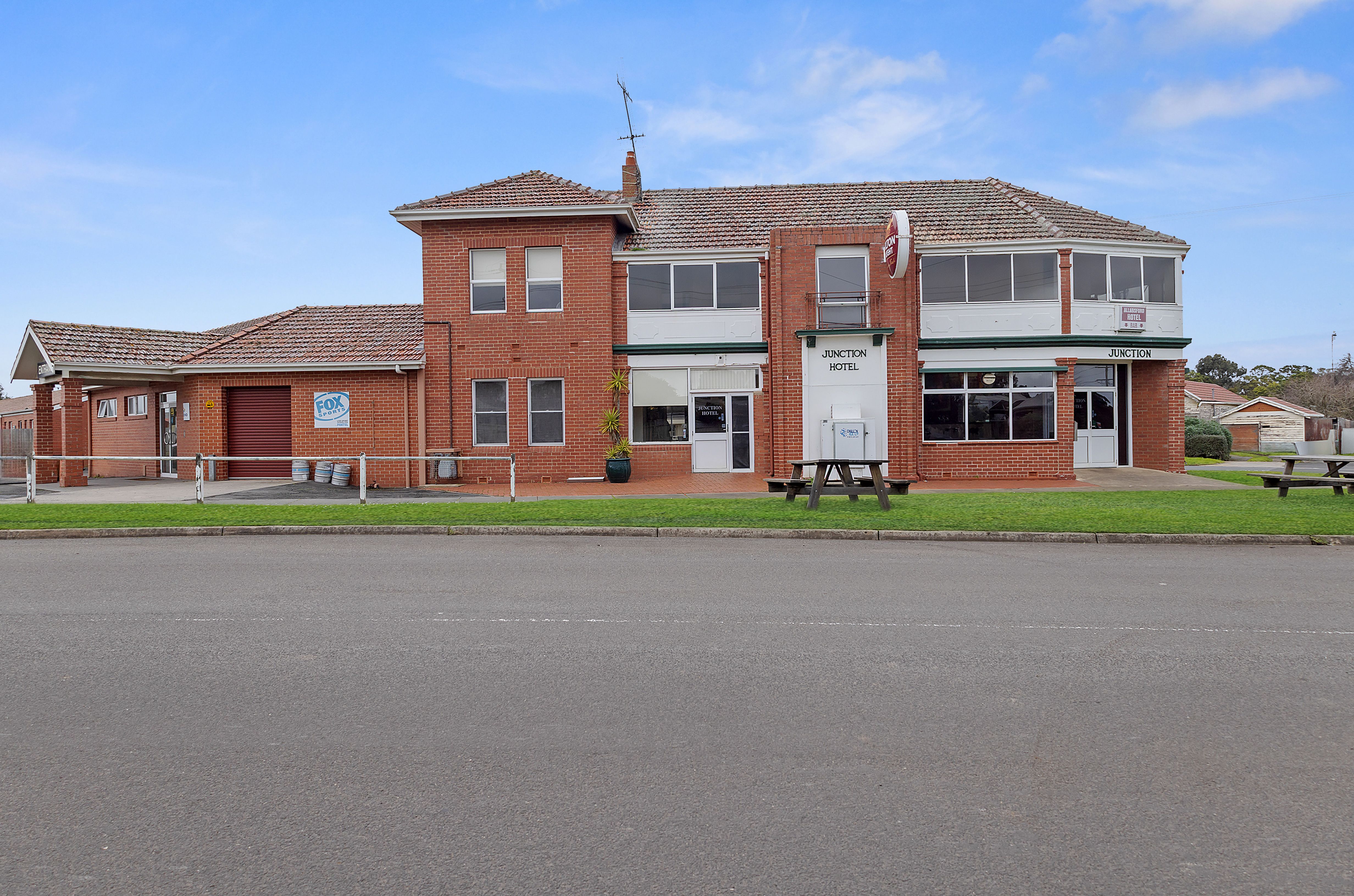 Allansford Hotel, 1 Grauers Road, Allansford, VIC 3277