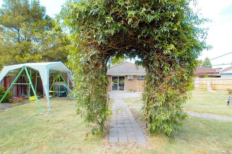 11 Winwood Drive, Ferntree Gully, VIC 3156