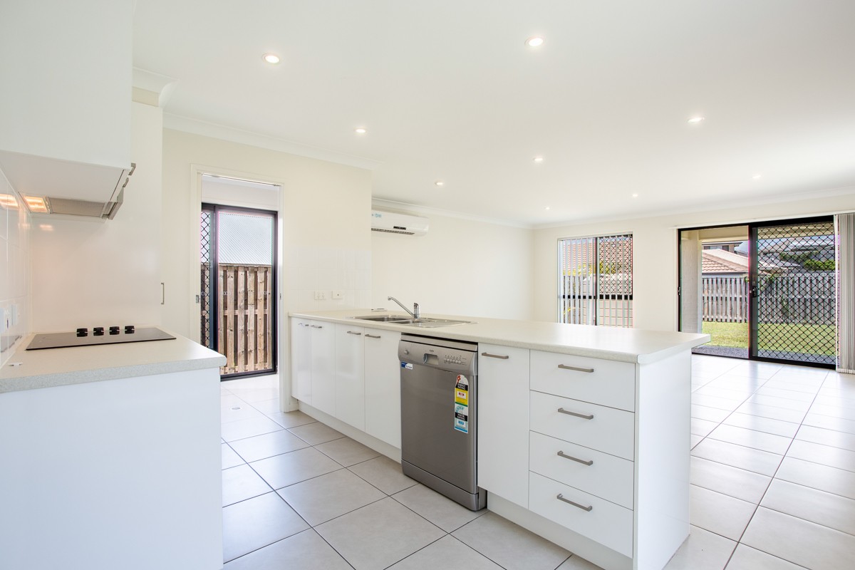 37 Bowerbird Crescent, Dakabin, QLD 4503
