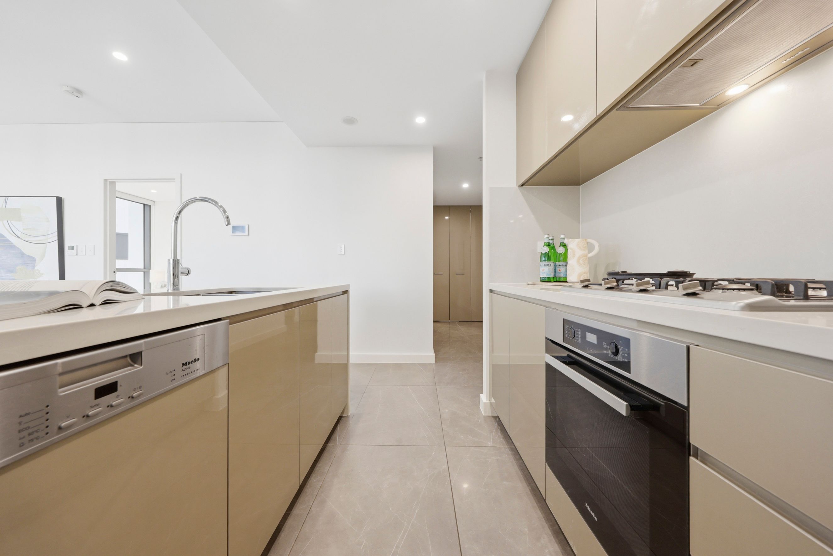 1002B/101 Waterloo Road — photo 4 of 13