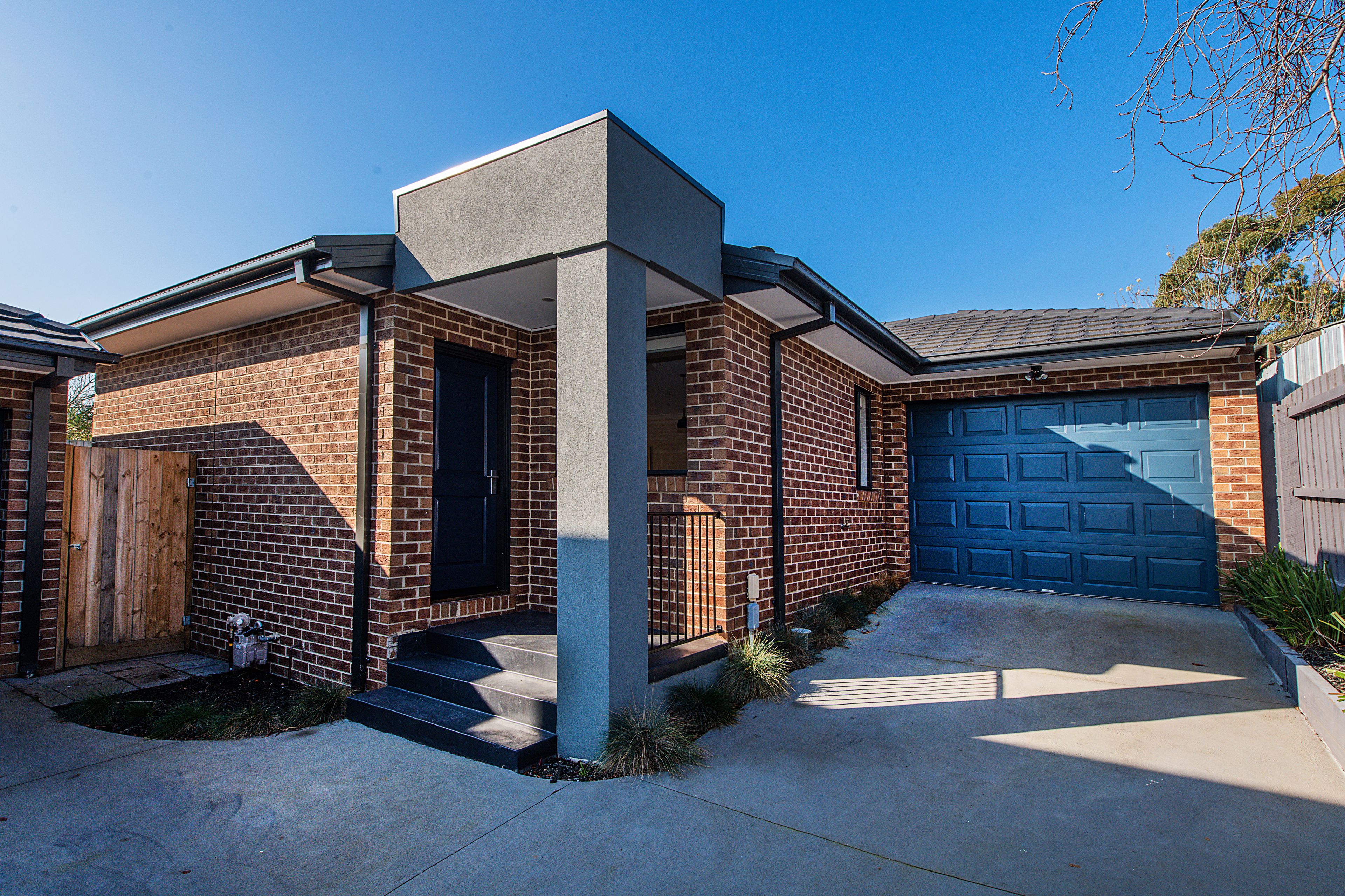 24 Manuka Drive, Ferntree Gully VIC 3156