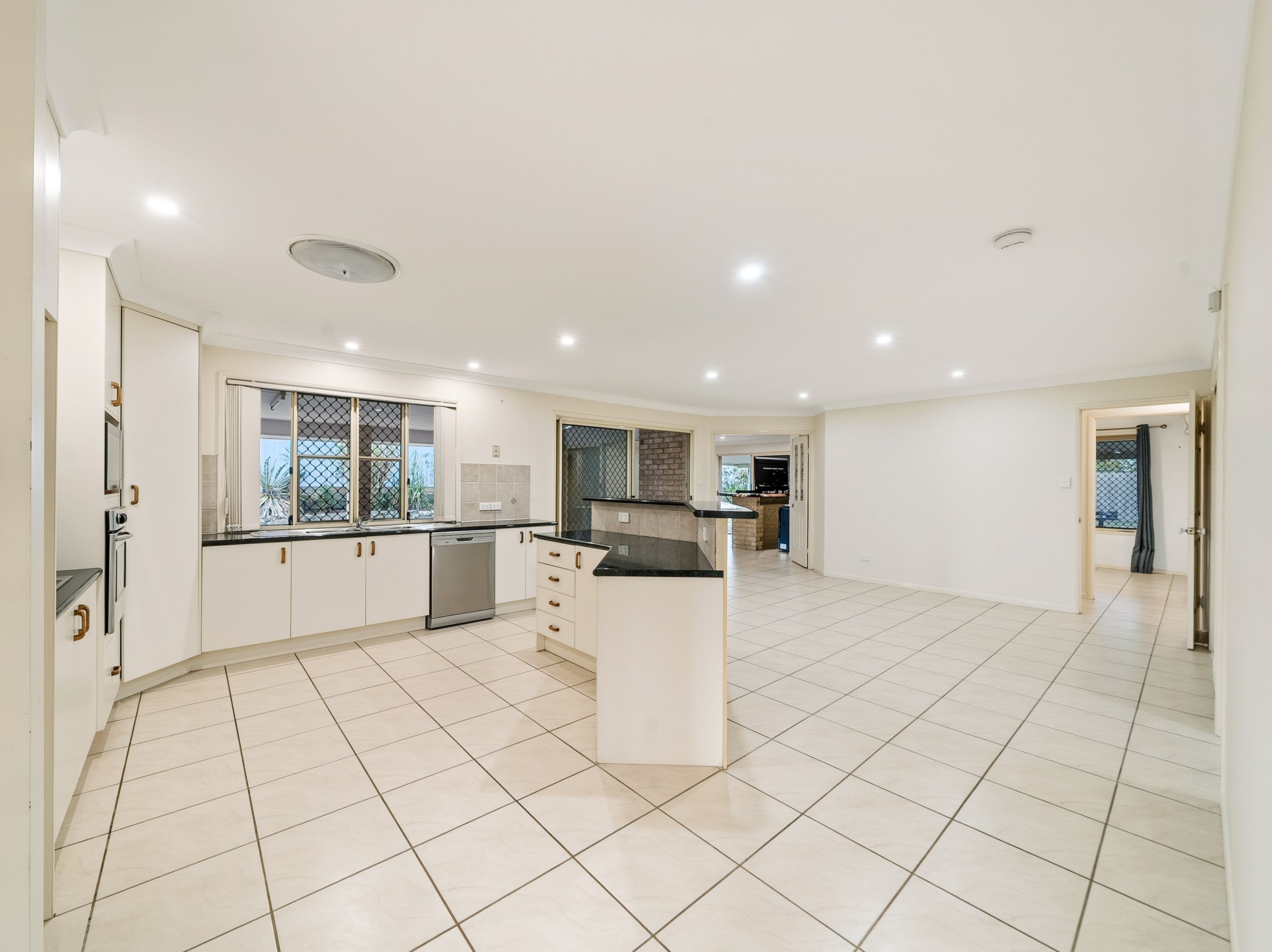 6 Chilton Crescent — photo 4 of 20