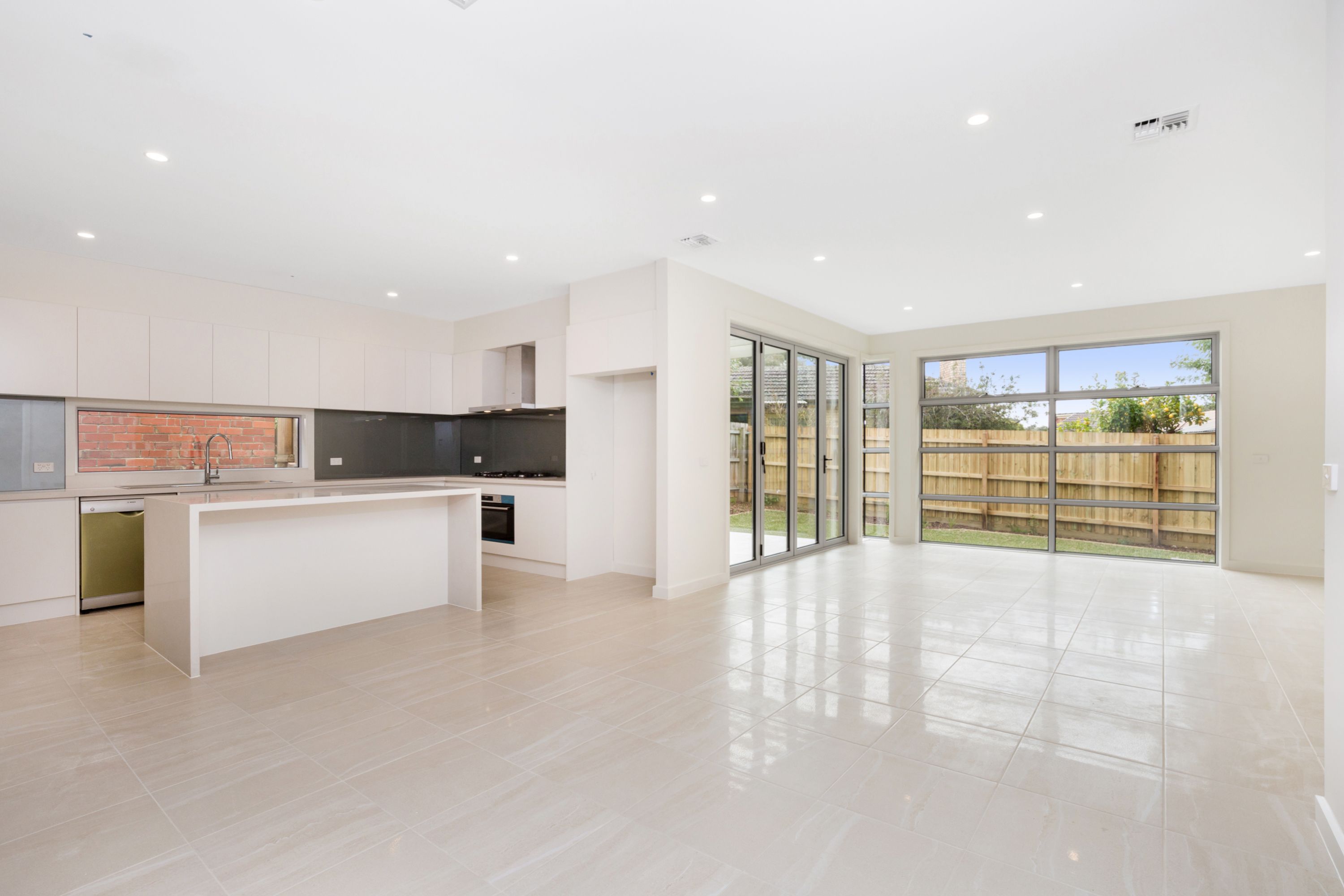 2/13 Kirrawee Avenue, Wantirna South, VIC 3152