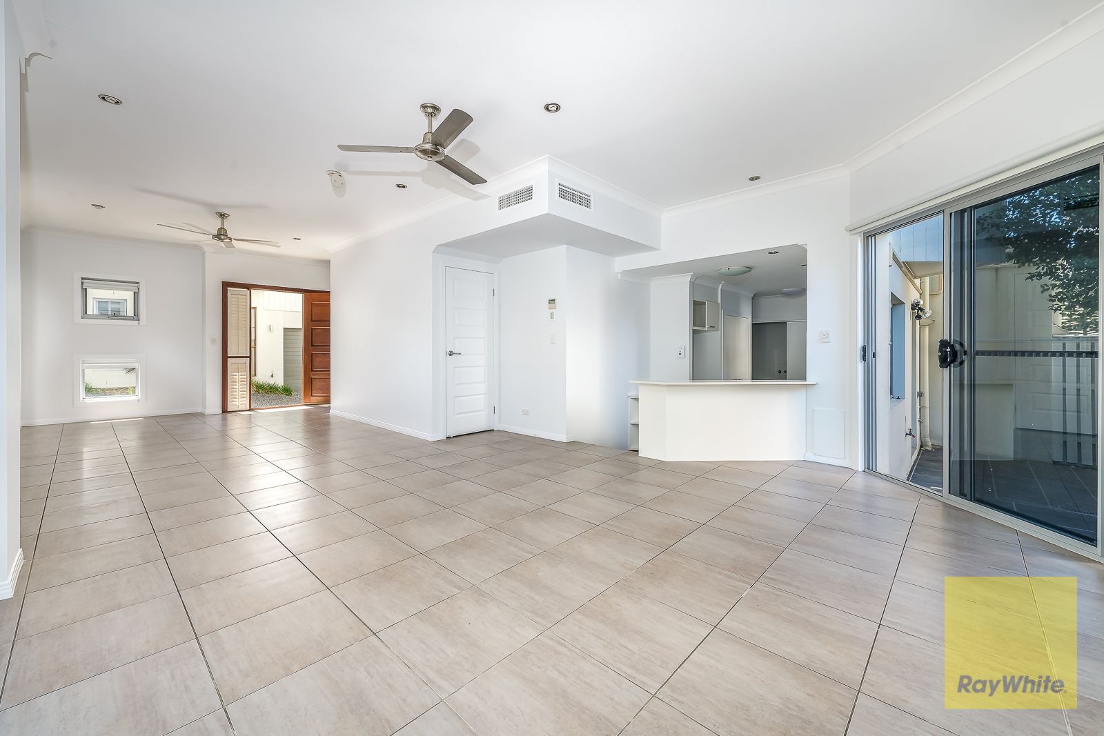 5-7 Ashbourne Terrace, Biggera Waters QLD 4216