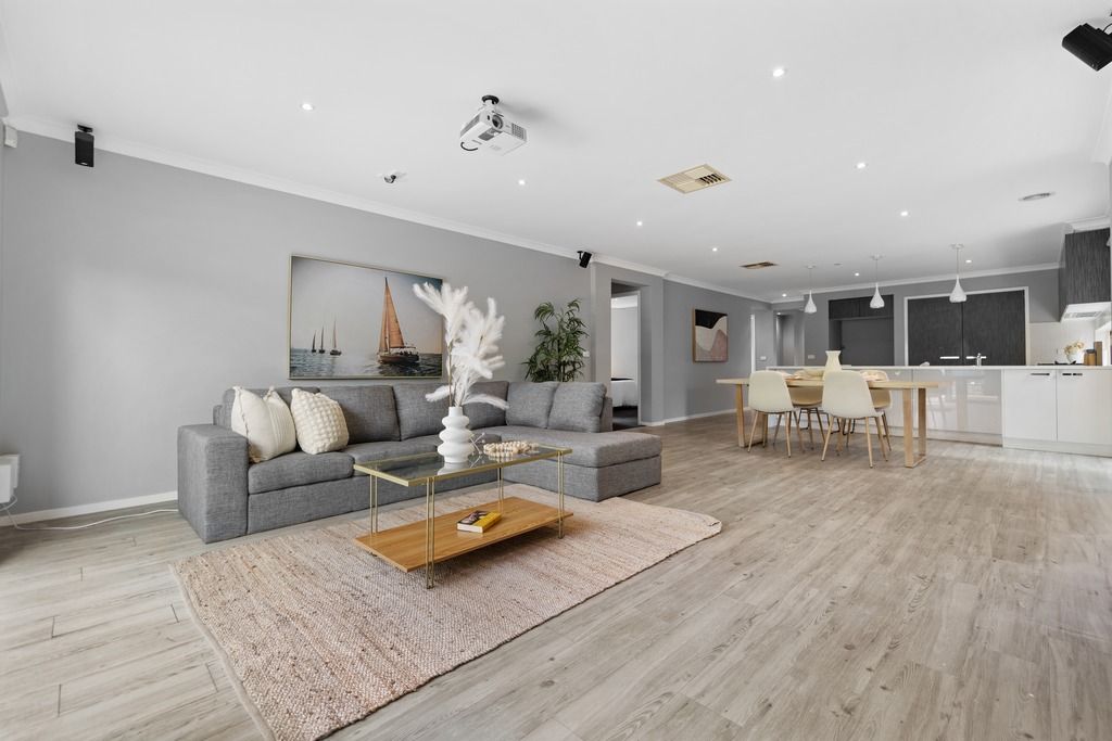 4 Brumby Street, MANOR LAKES, VIC 3024