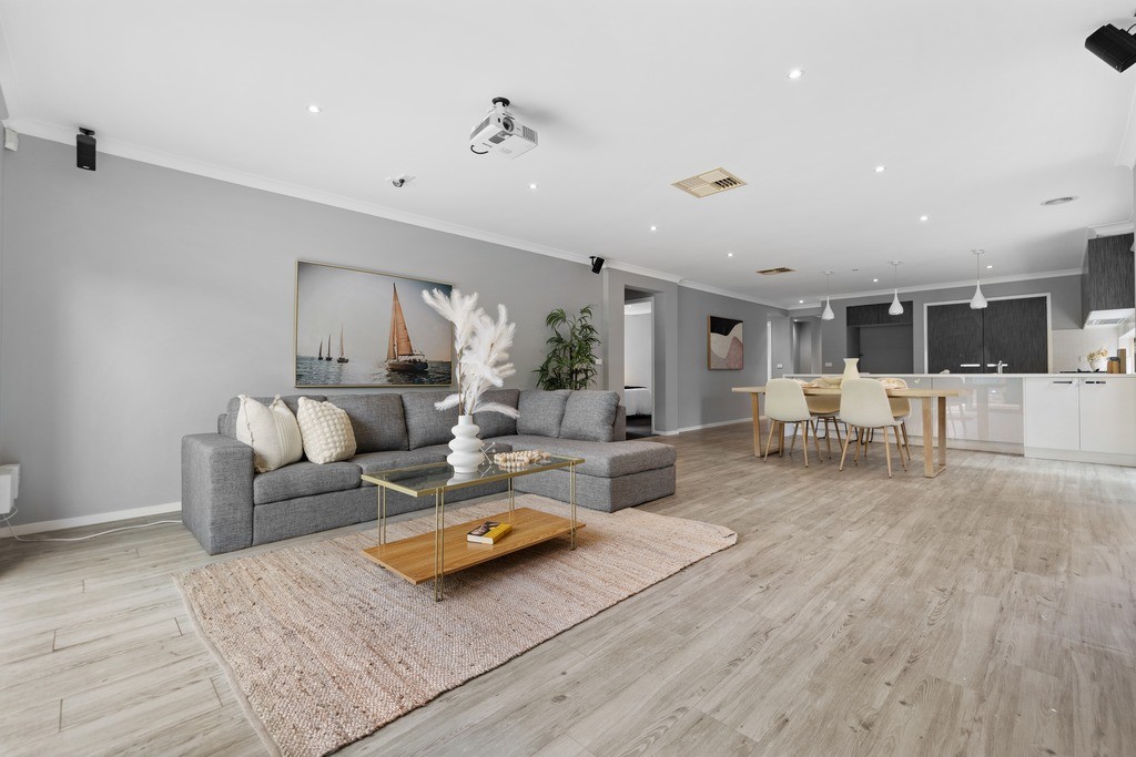4 Brumby Street, MANOR LAKES, VIC 3024