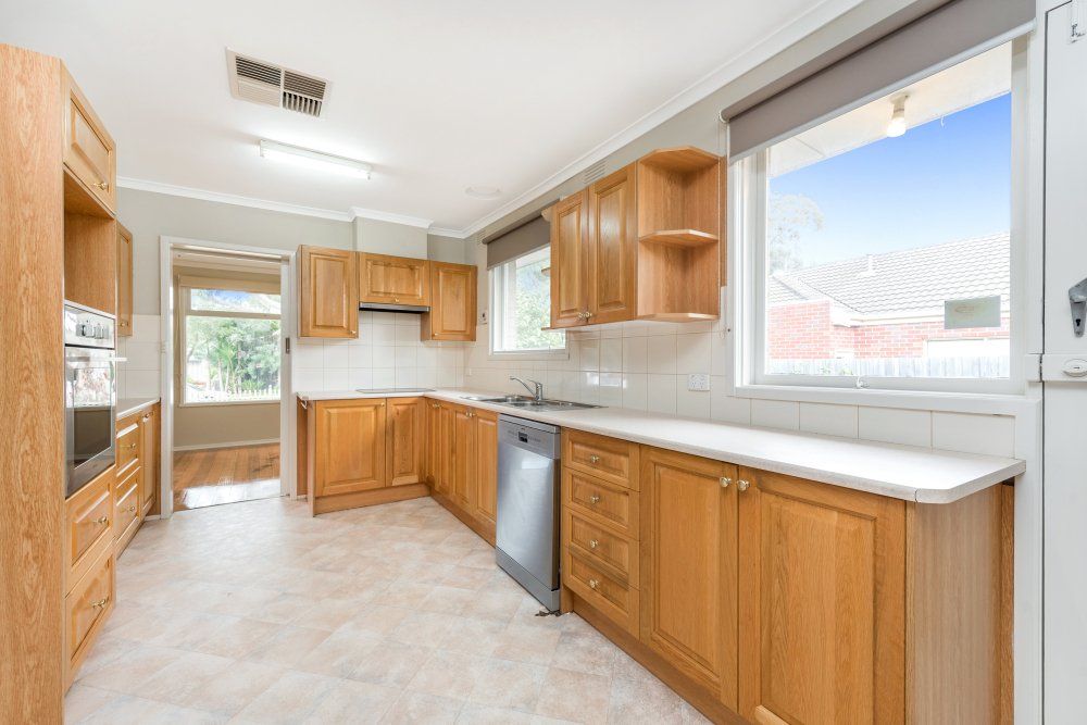 8 Harwell Road, Ferntree Gully, VIC 3156
