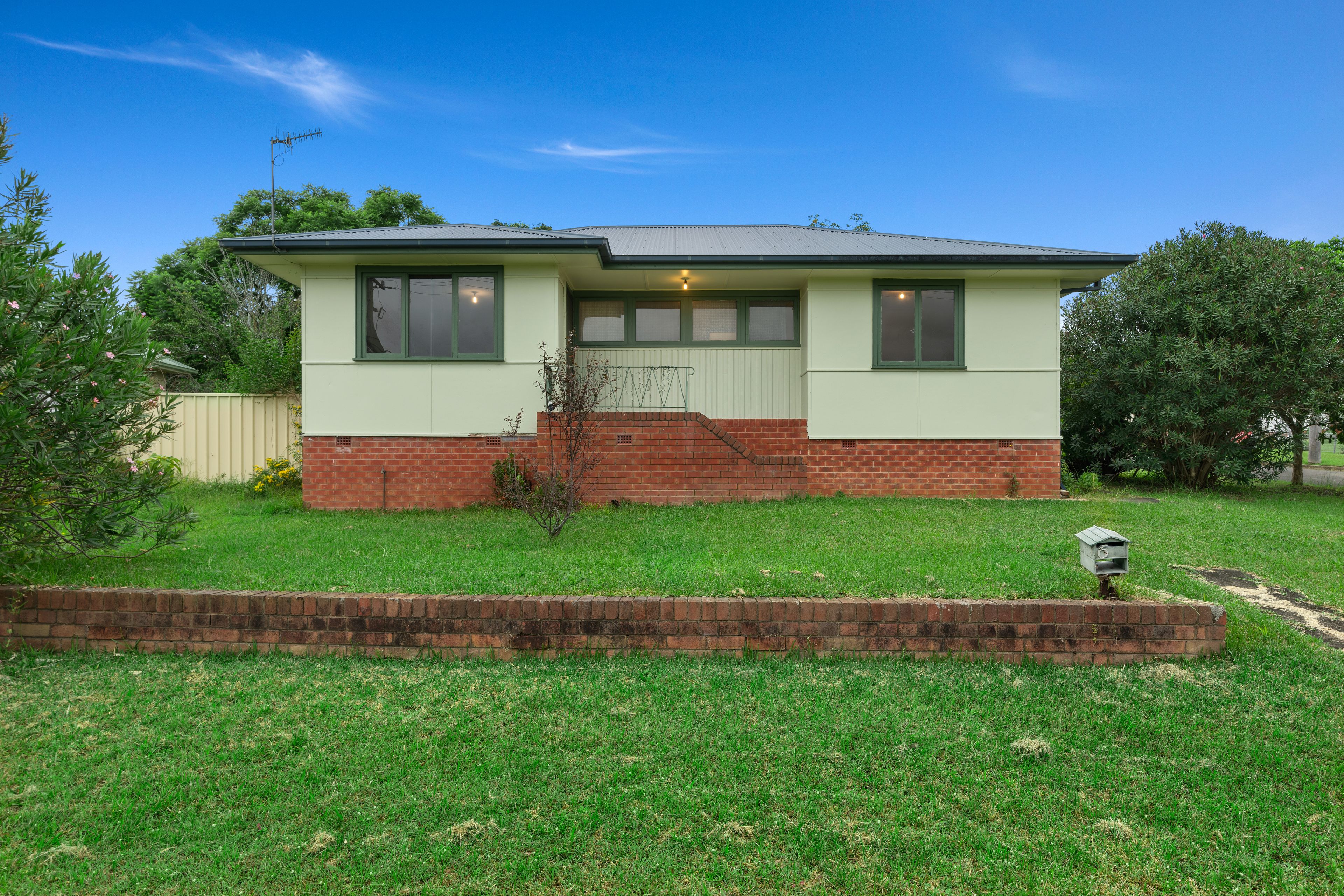 6 Leonard Street, Bomaderry NSW 2541
