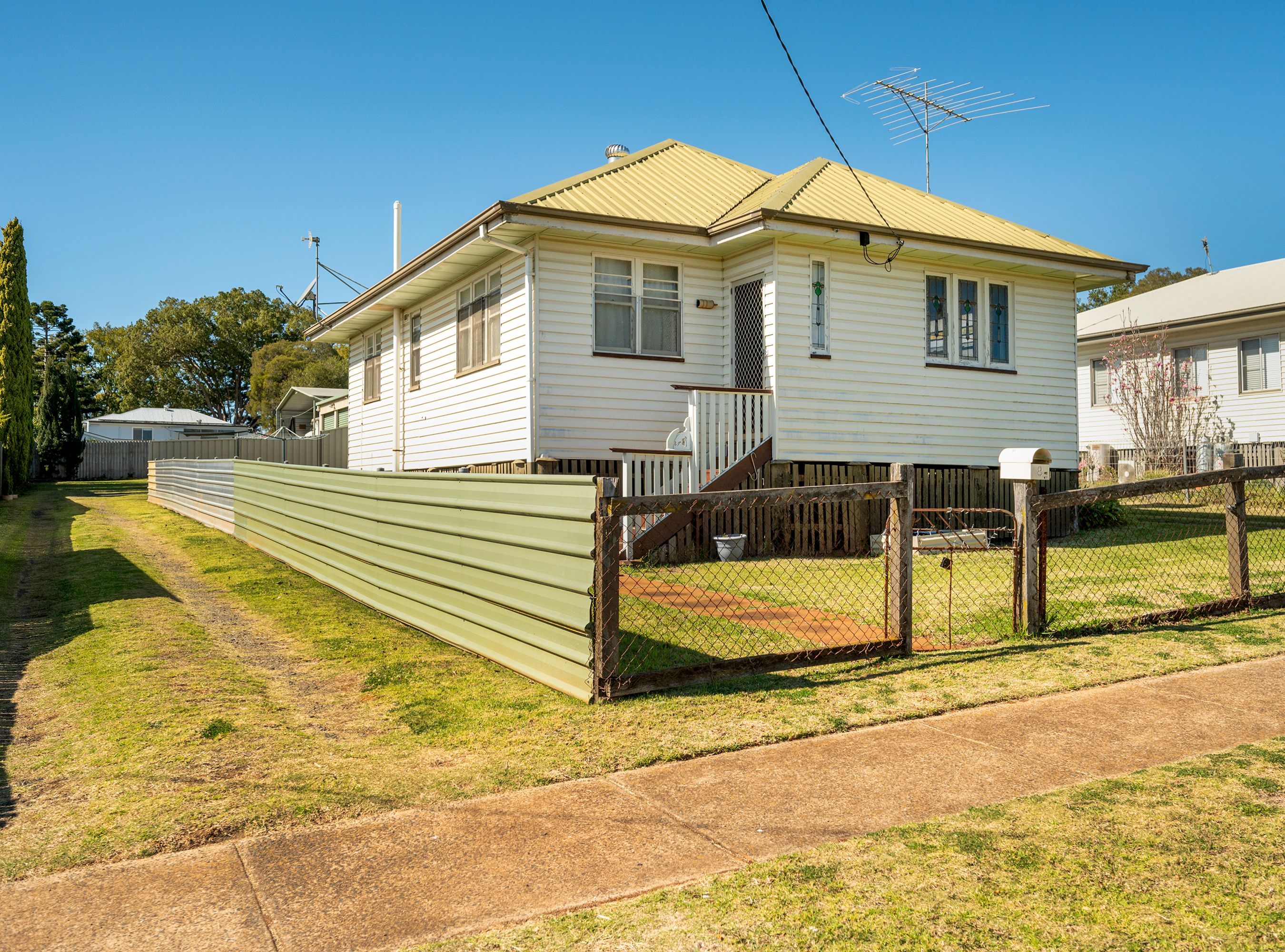 8 Llewellyn Street, Centenary Heights, QLD 4350