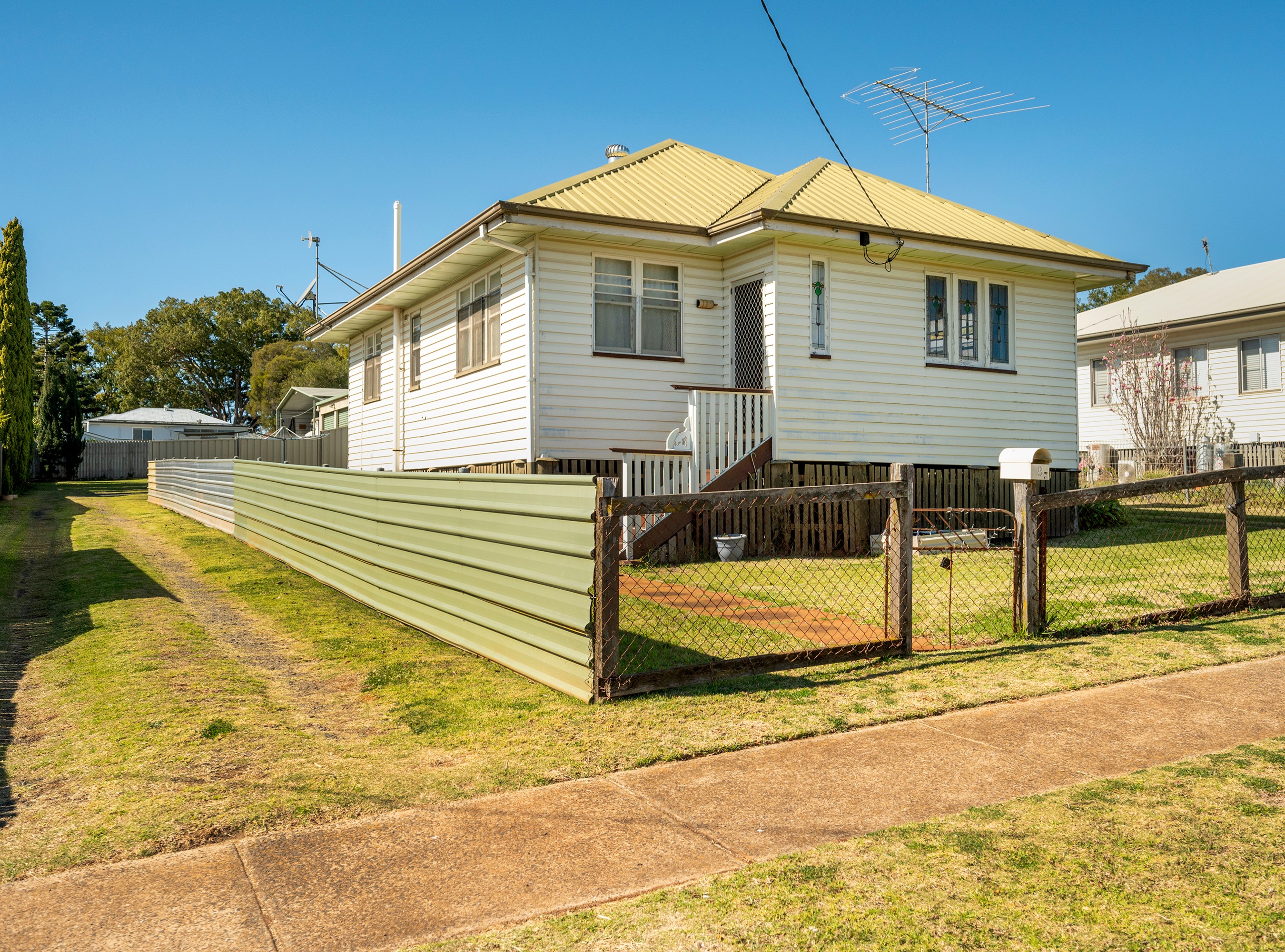 8 Llewellyn Street, Centenary Heights, QLD 4350