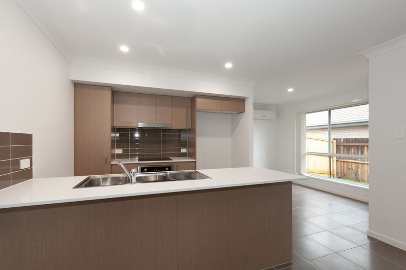 1/12 Daintree Court, Park Ridge, QLD 4125