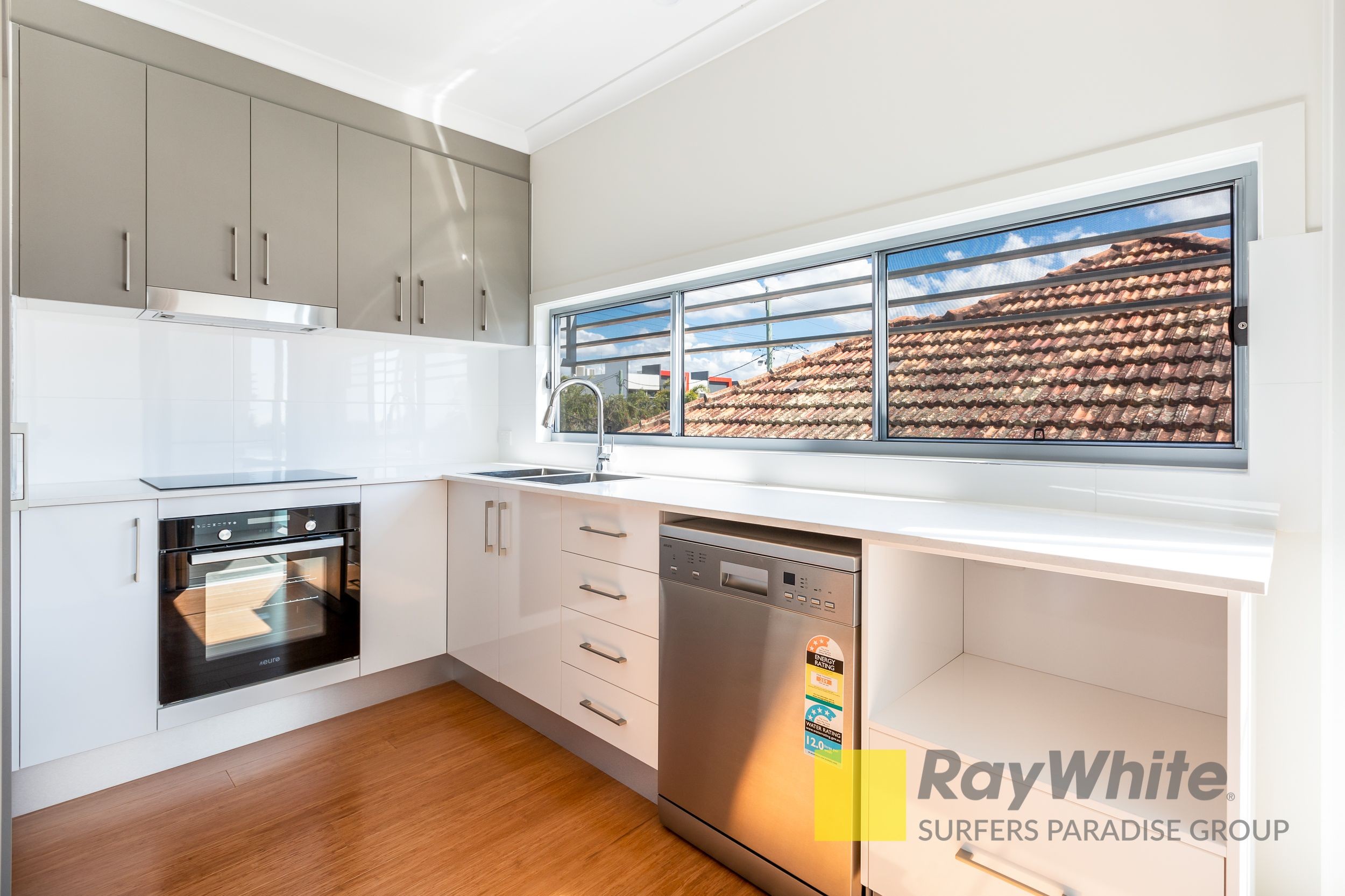 2/77 MINNIE Street, Southport, QLD 4215