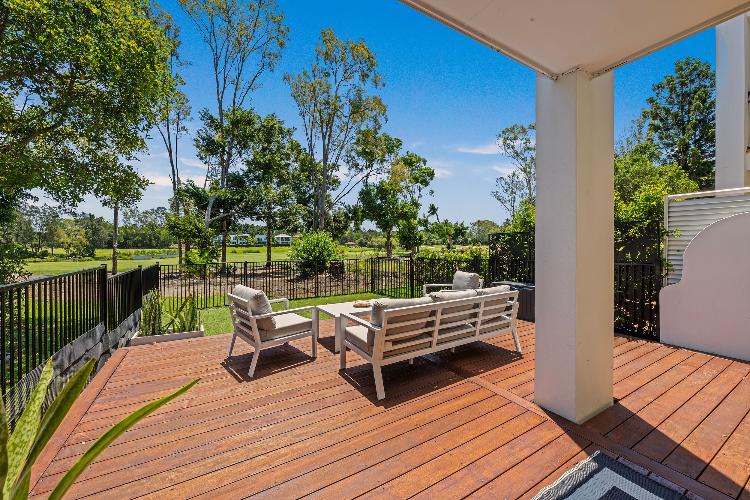 8858 Magnolia Drive East , Hope Island QLD 4212