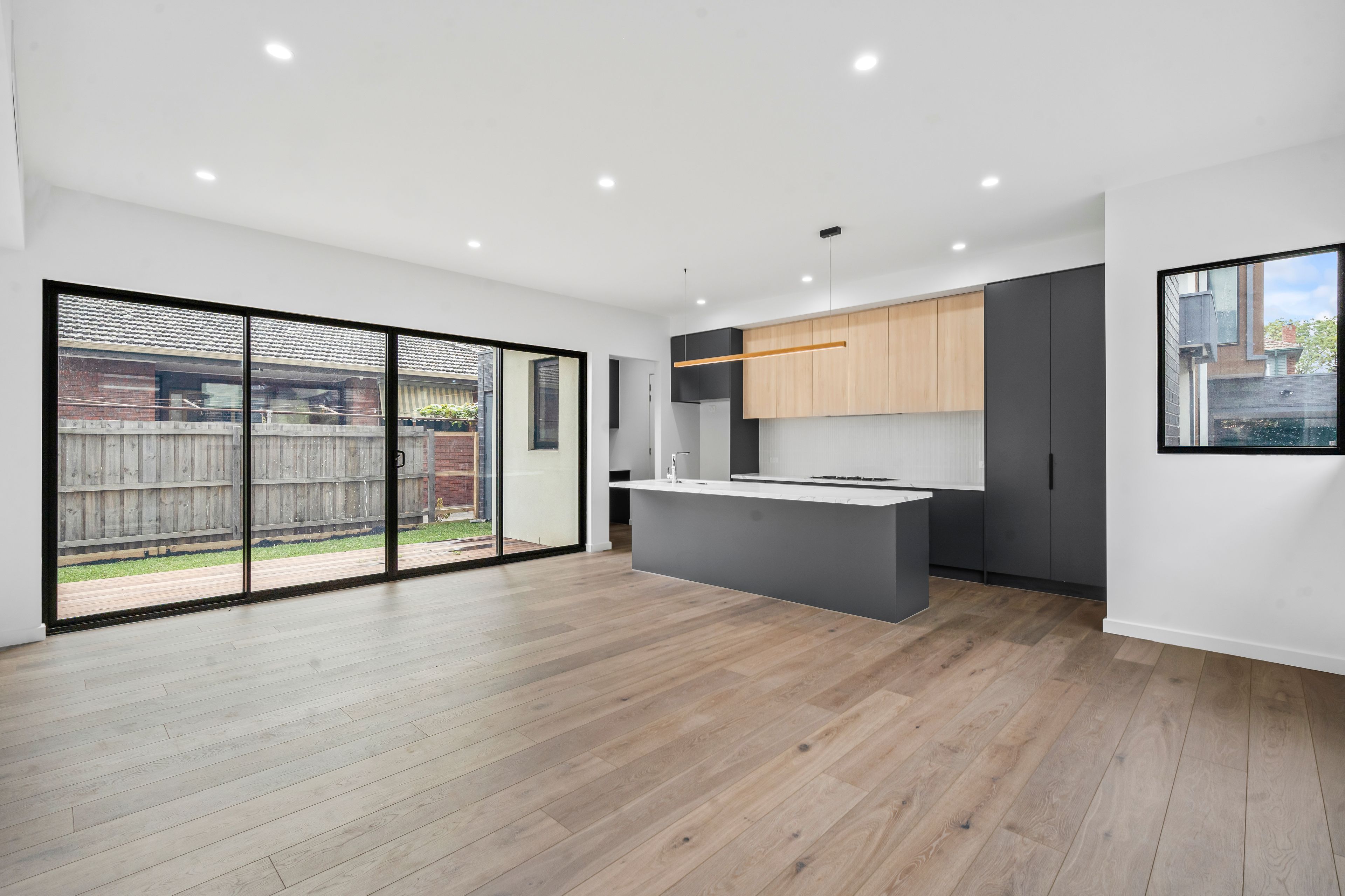 1/32 Galeka Street — photo 3 of 11