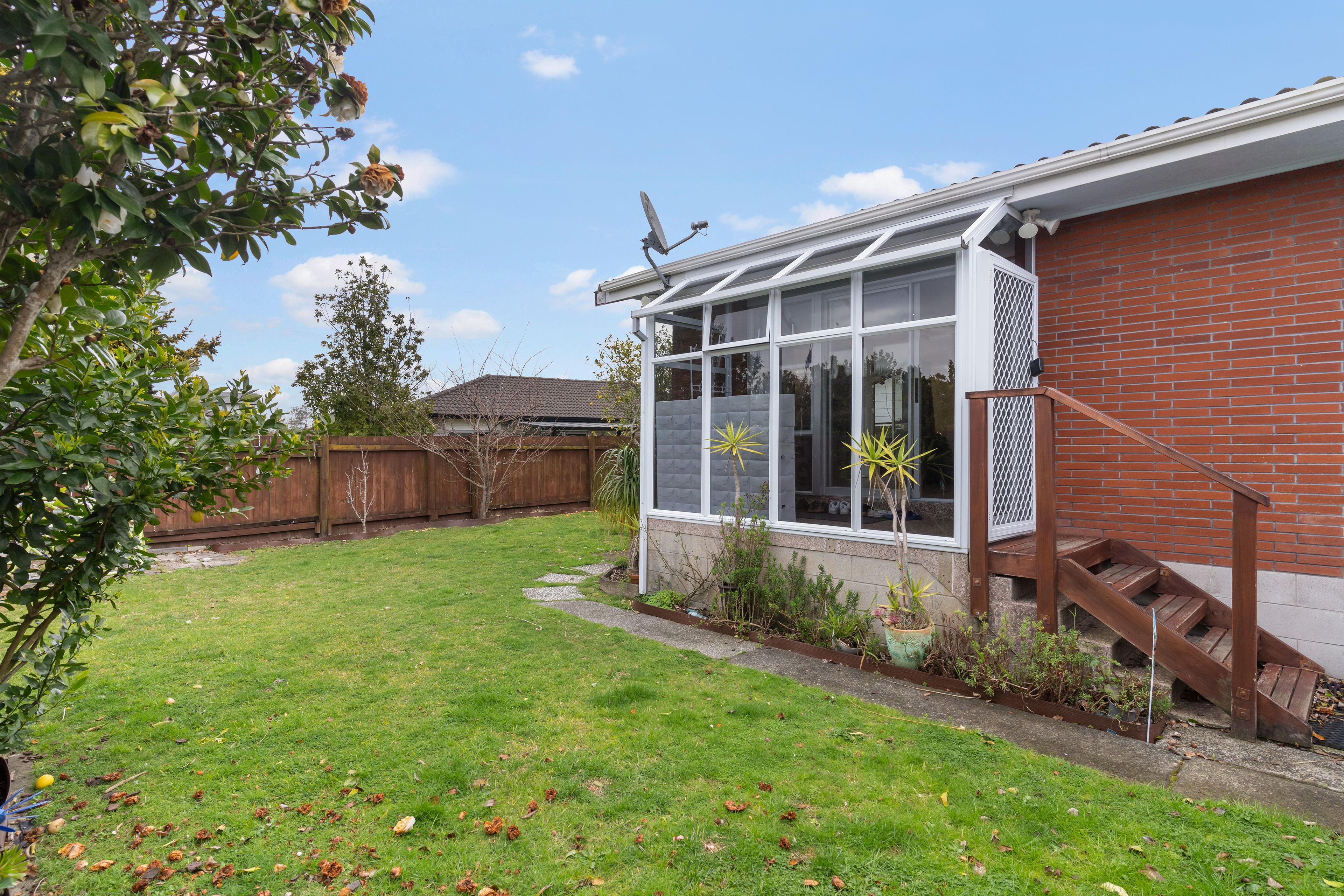 2/17 Poinsettia Place, Henderson, Waitakere City