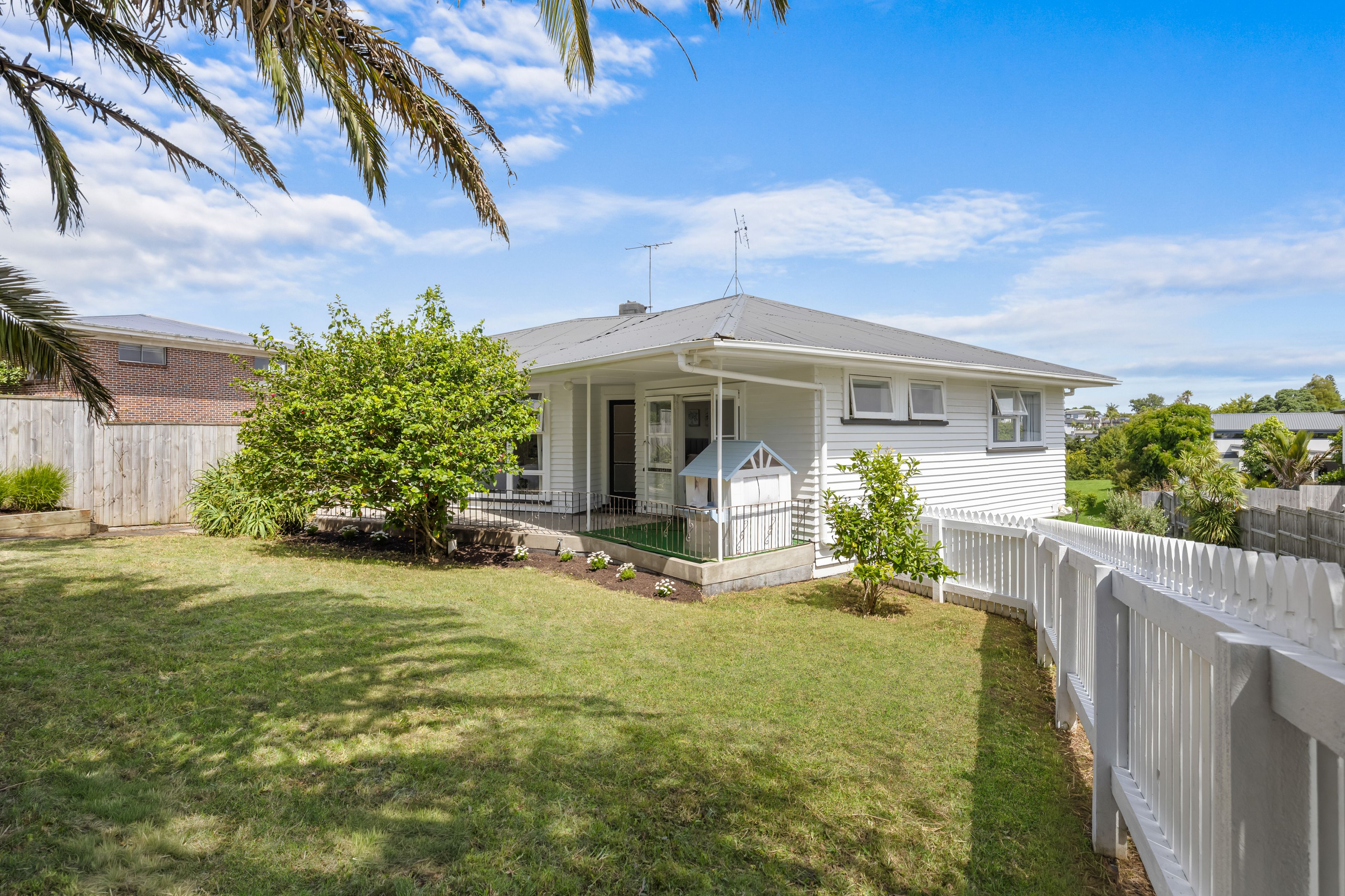 1/4 Grassways Avenue, Pakuranga Heights, Manukau City