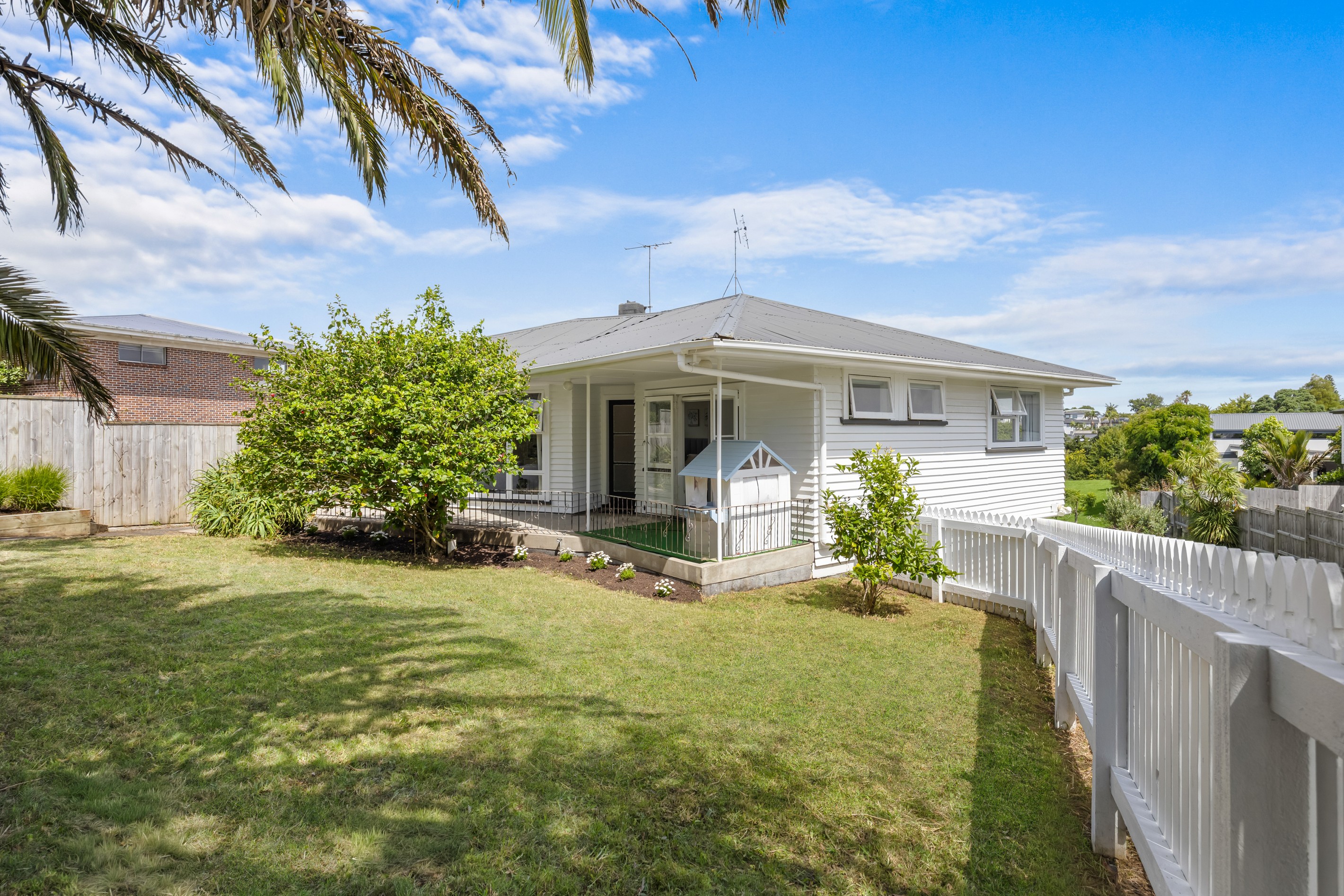 1/4 Grassways Avenue, Pakuranga Heights, Manukau City