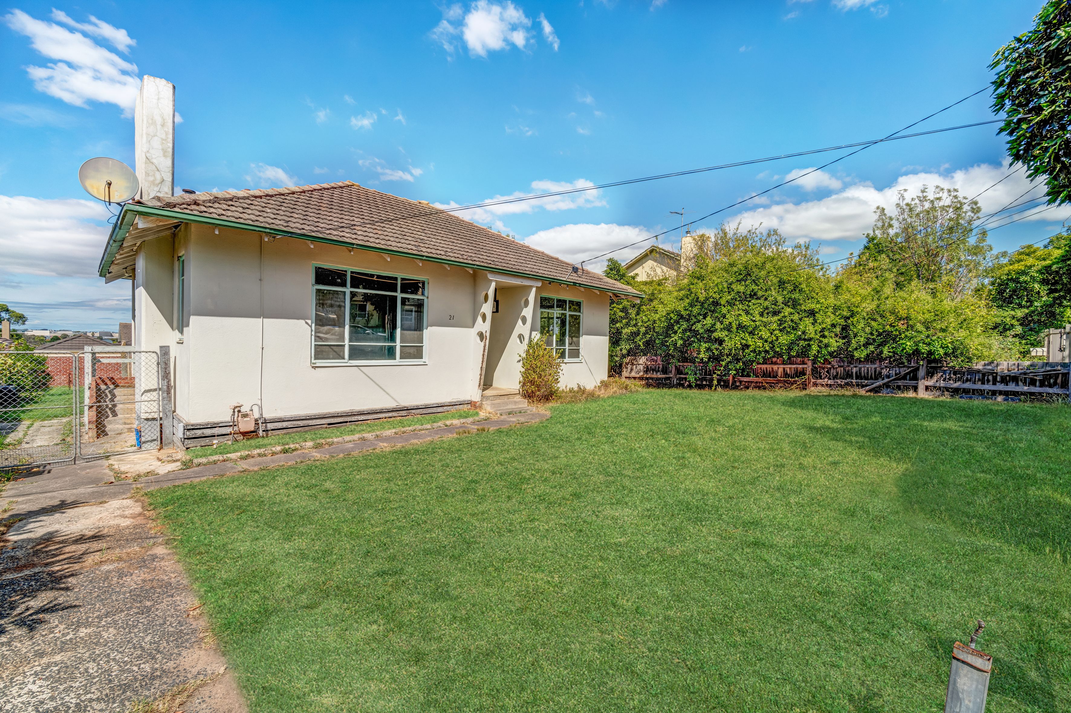 21 Summerhill Road, Reservoir, VIC 3073