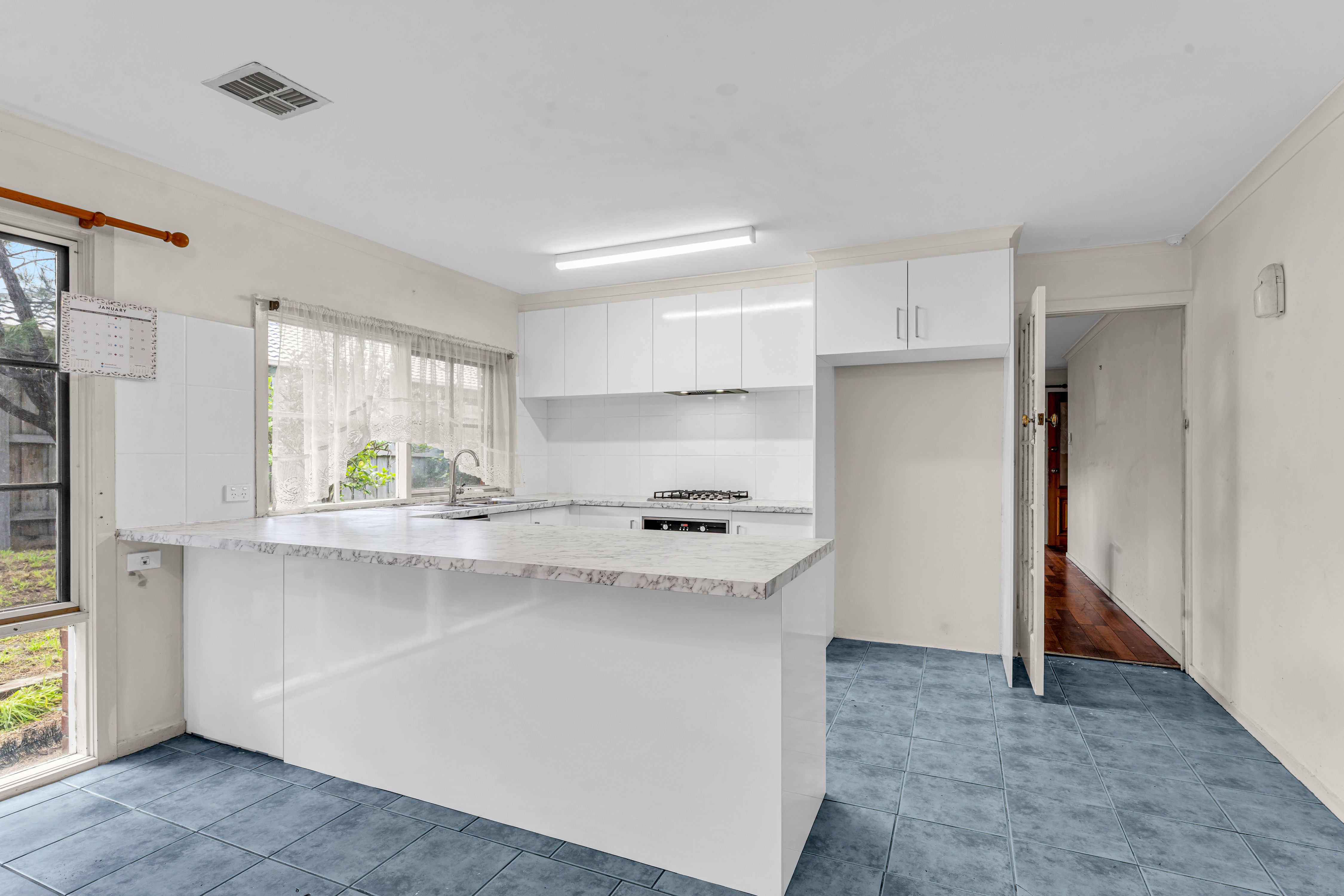 4 Moorhen Crescent — photo 5 of 17
