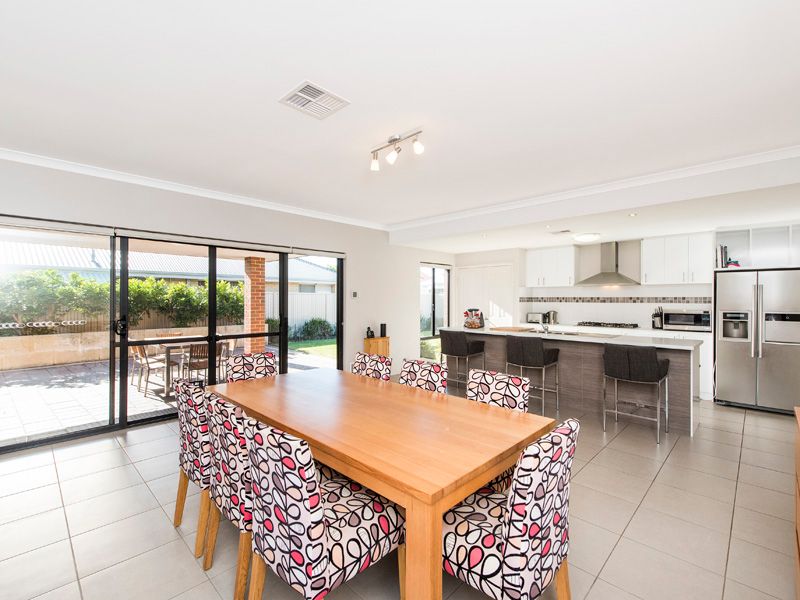 17 Linden Avenue, WENDOUREE VIC 3355