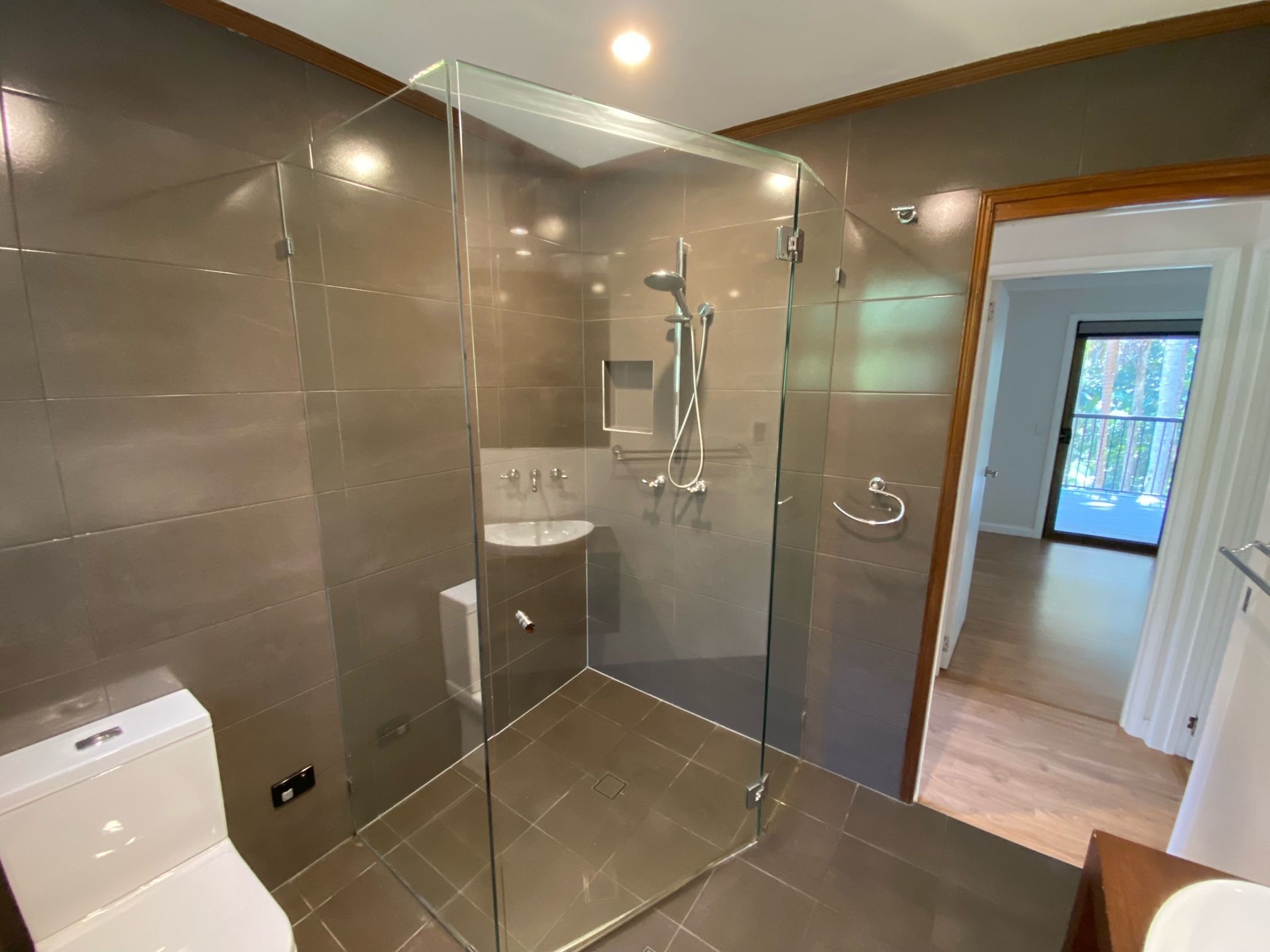 15 Kinabalu Drive, Tamborine Mountain, QLD 4272