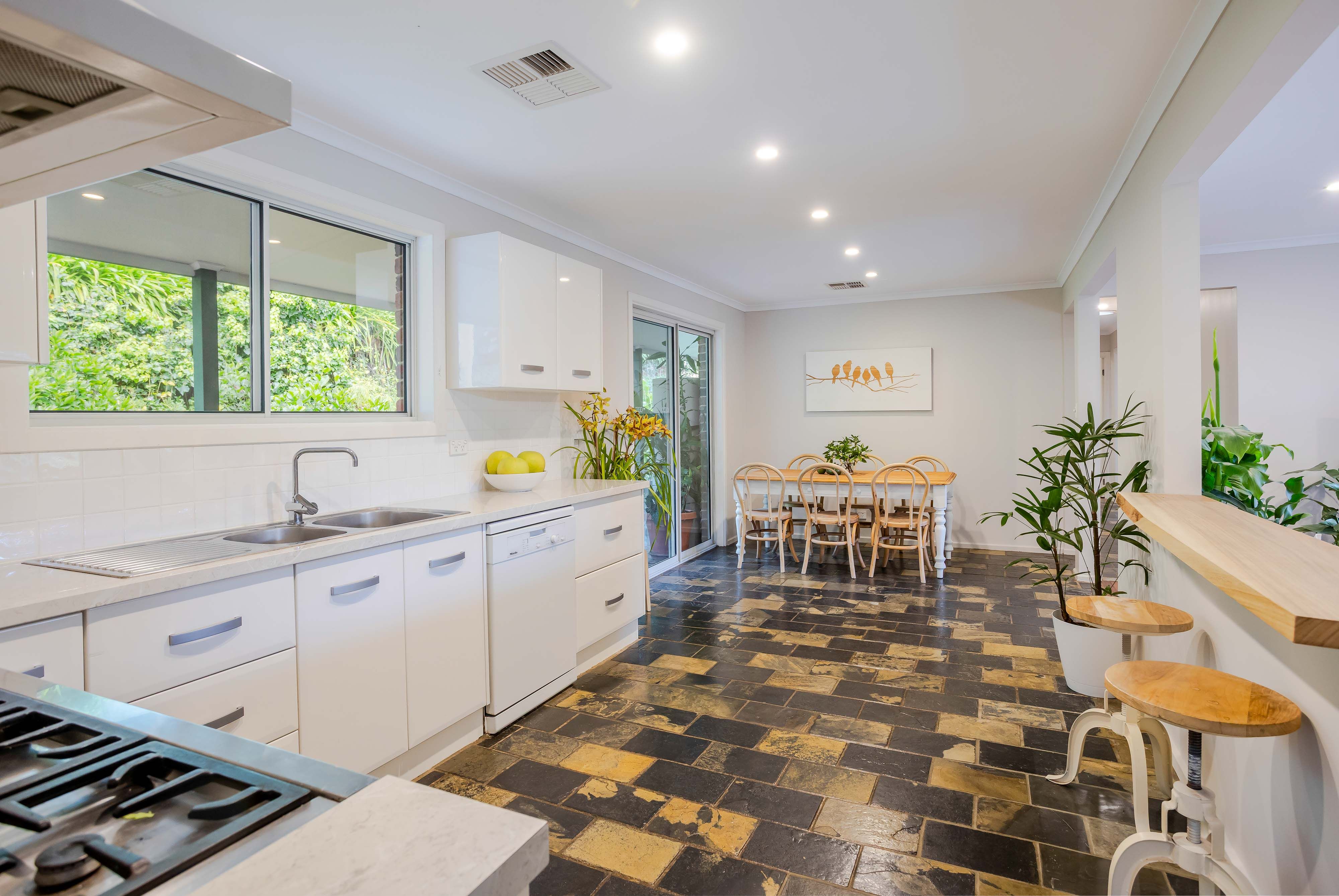 31 Wychwood Grove — photo 4 of 22