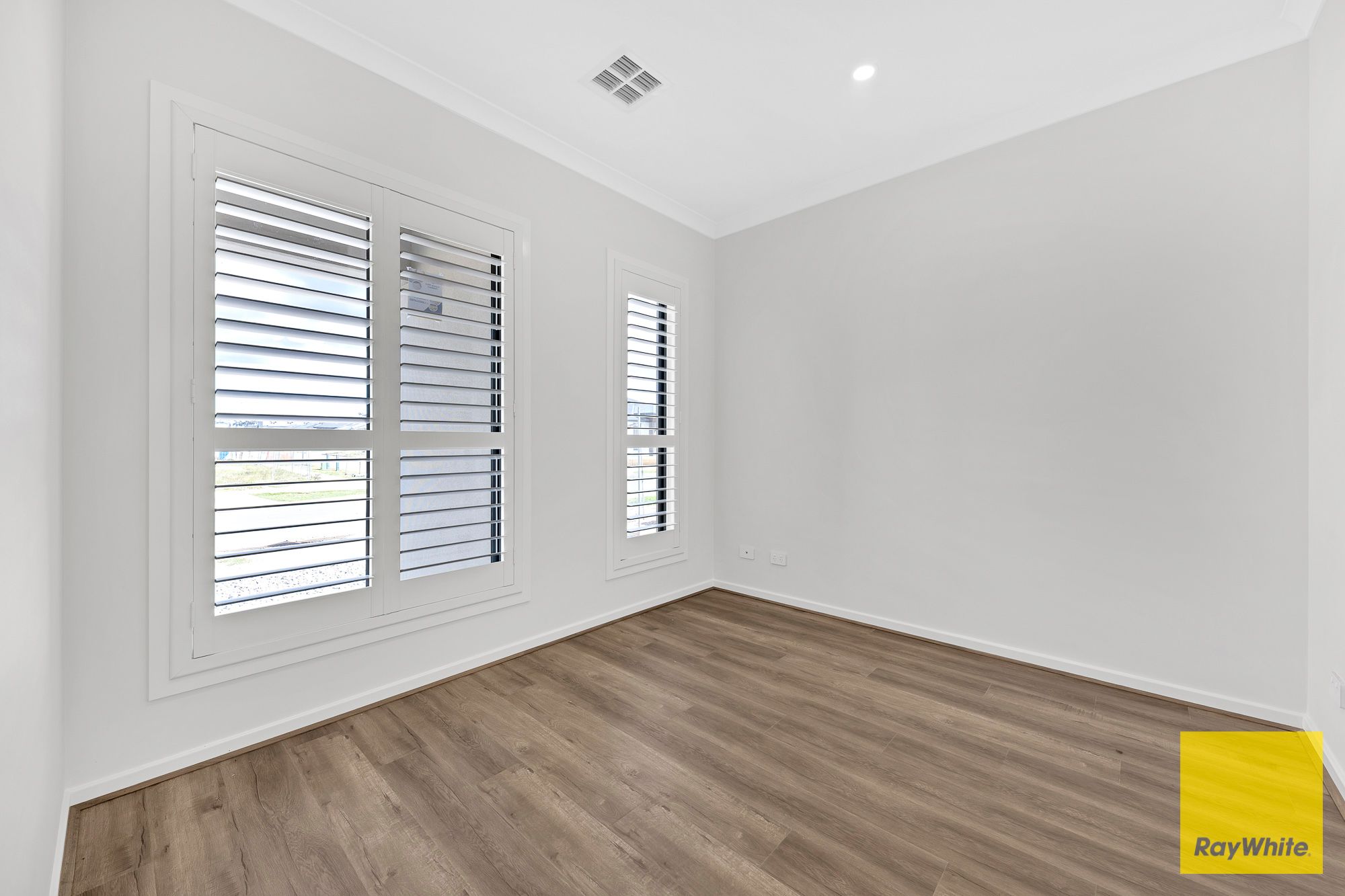 34 Varnish Road — photo 7 of 17