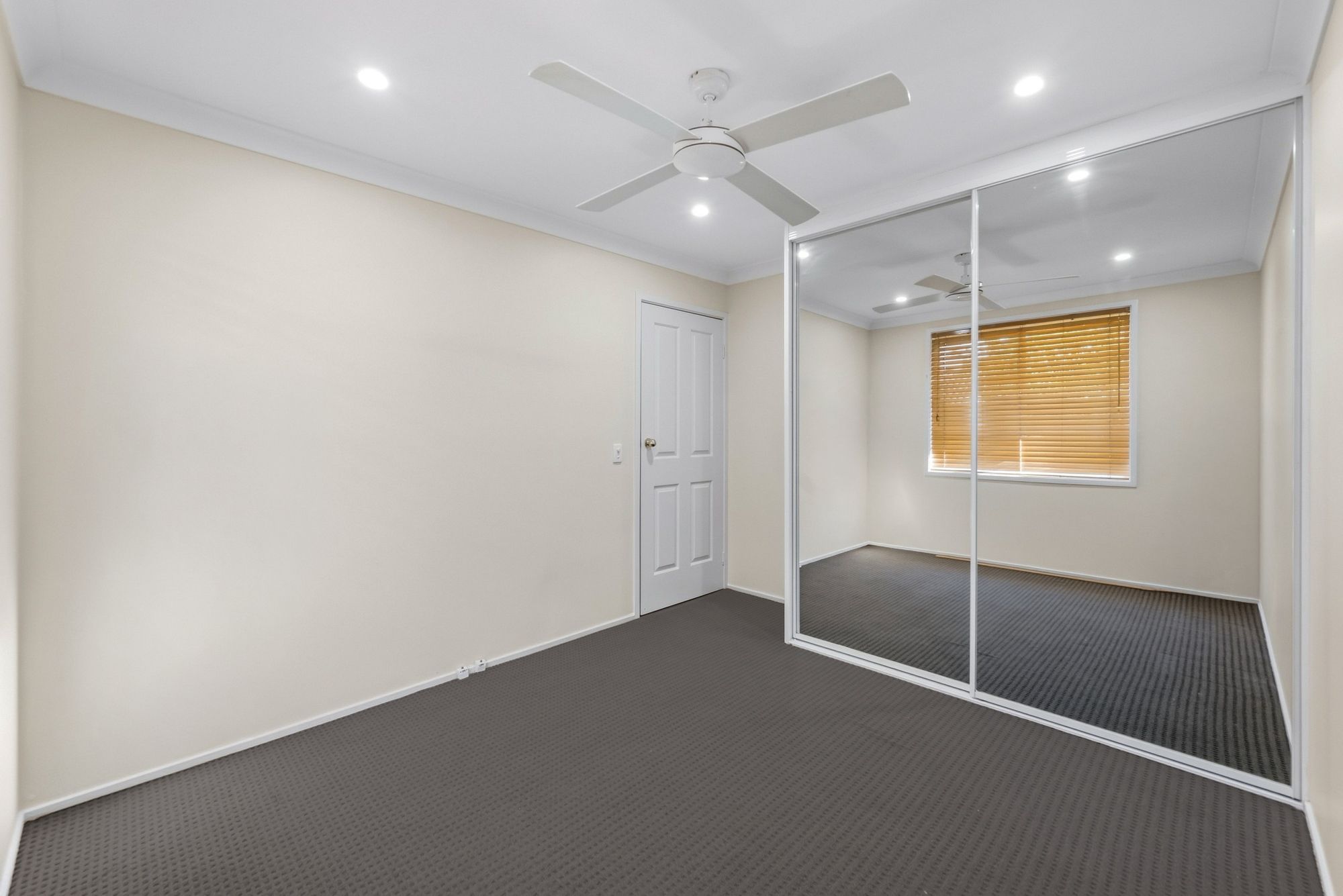 55 Warburton Crescent — photo 7 of 15
