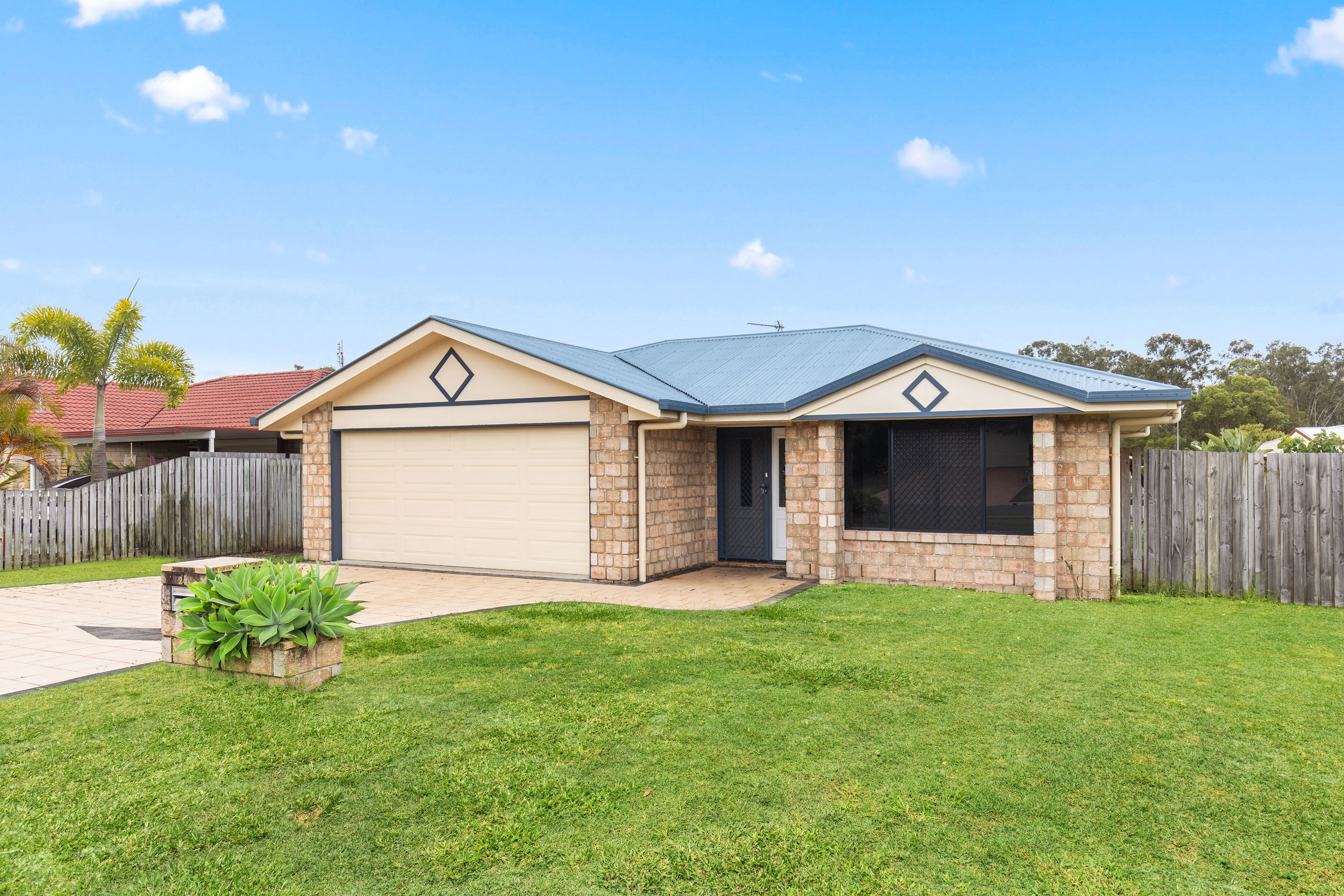 20 Moonstone Drive, Urangan QLD 4655