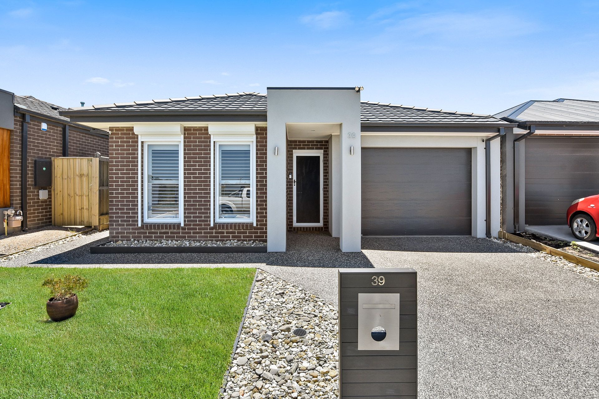 39 Dewhurst Circuit, Cranbourne East VIC 3977