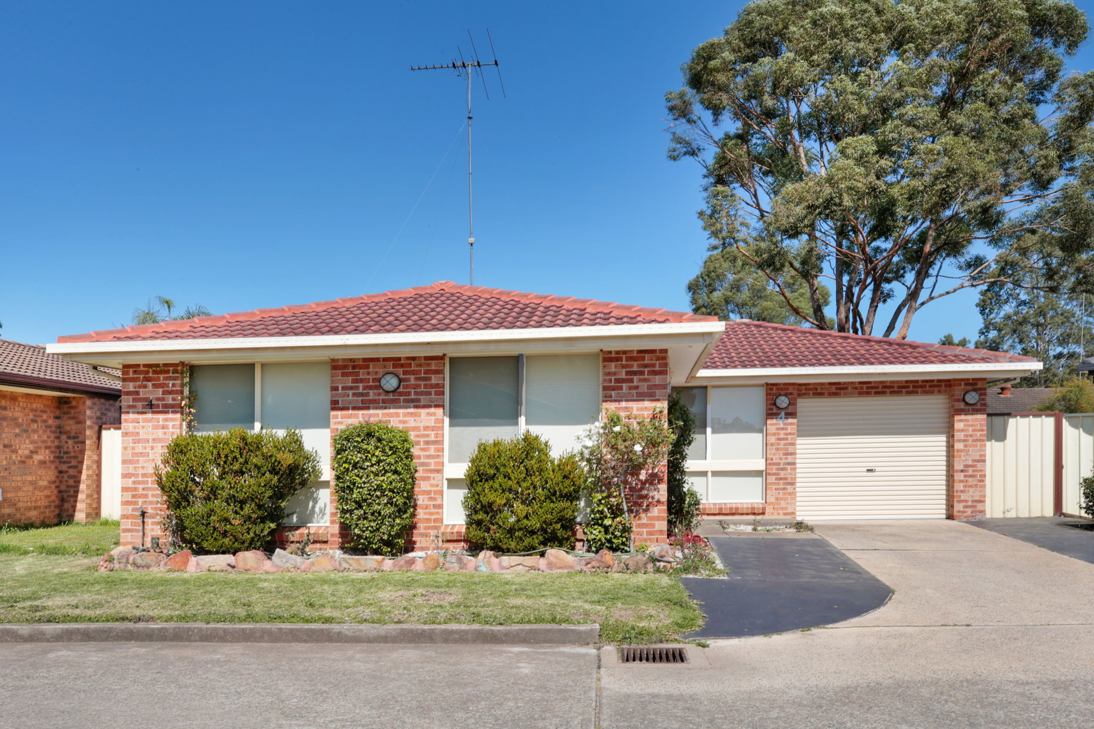 4/2 Werona Avenue, Claremont Meadows NSW 2747