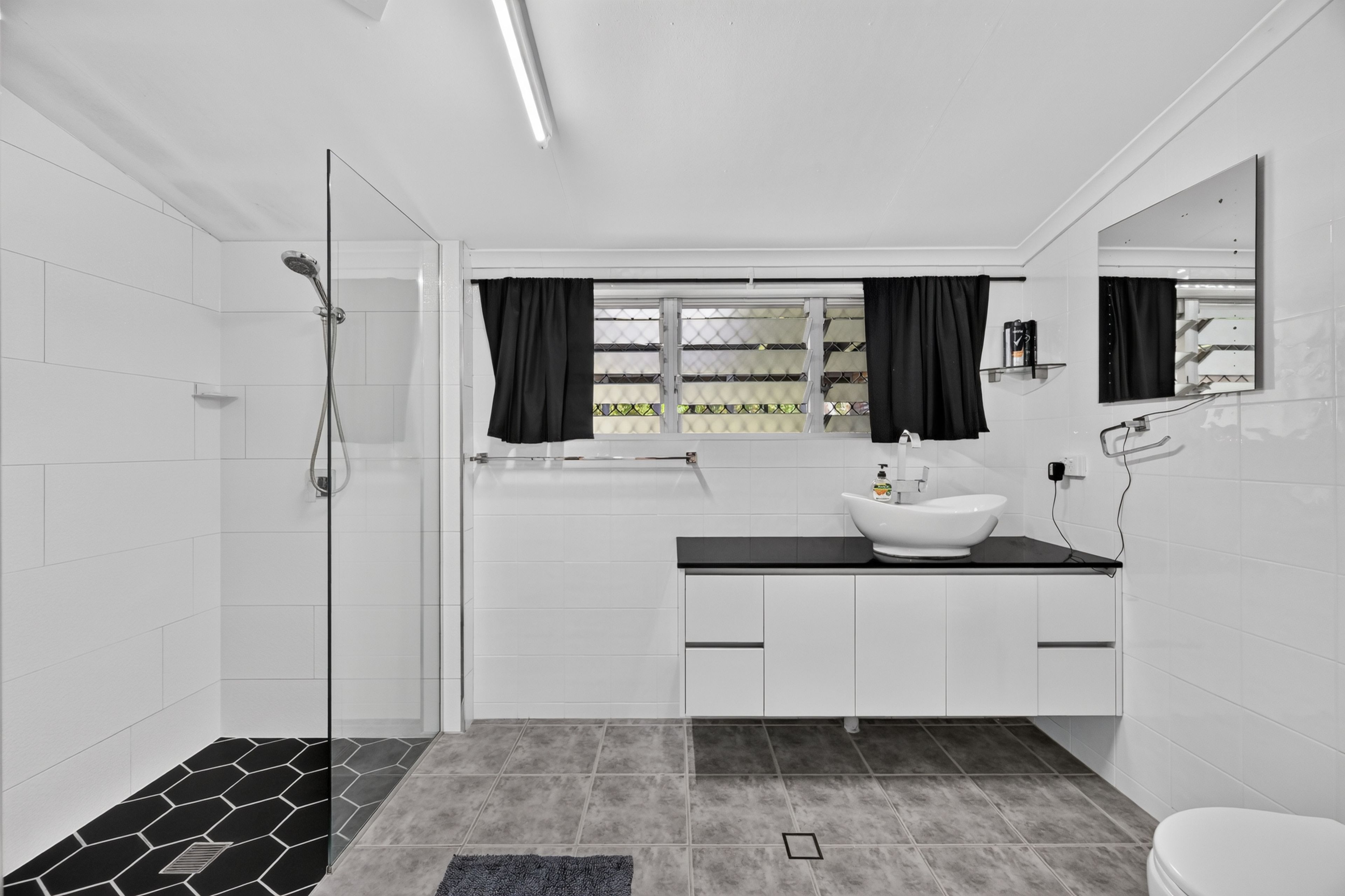 14 Laura Court — photo 11 of 28