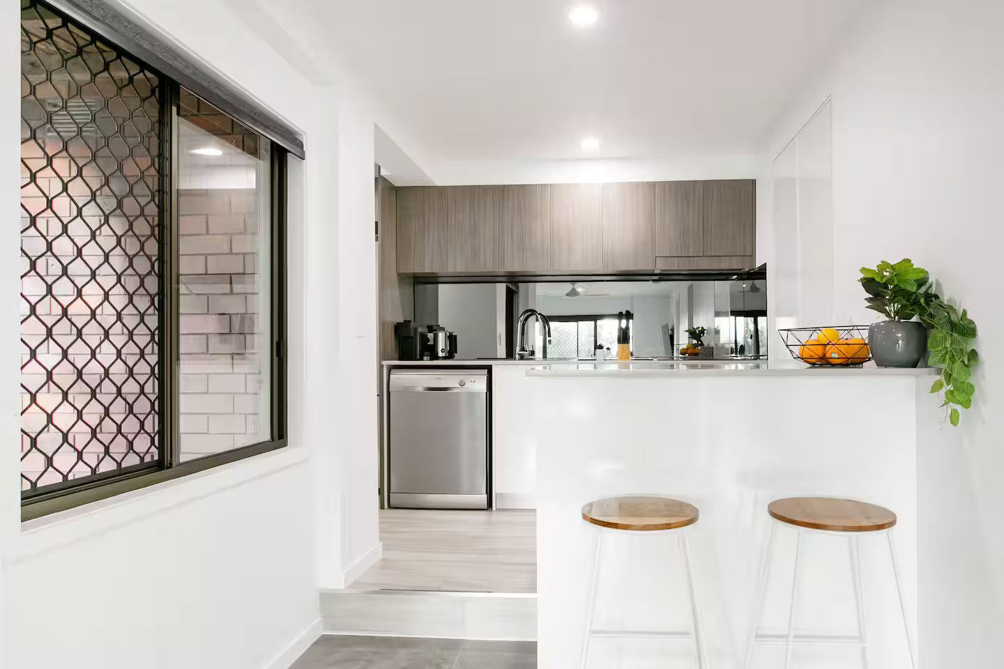 177A Ocean Parade — photo from Ray White Broadbeach