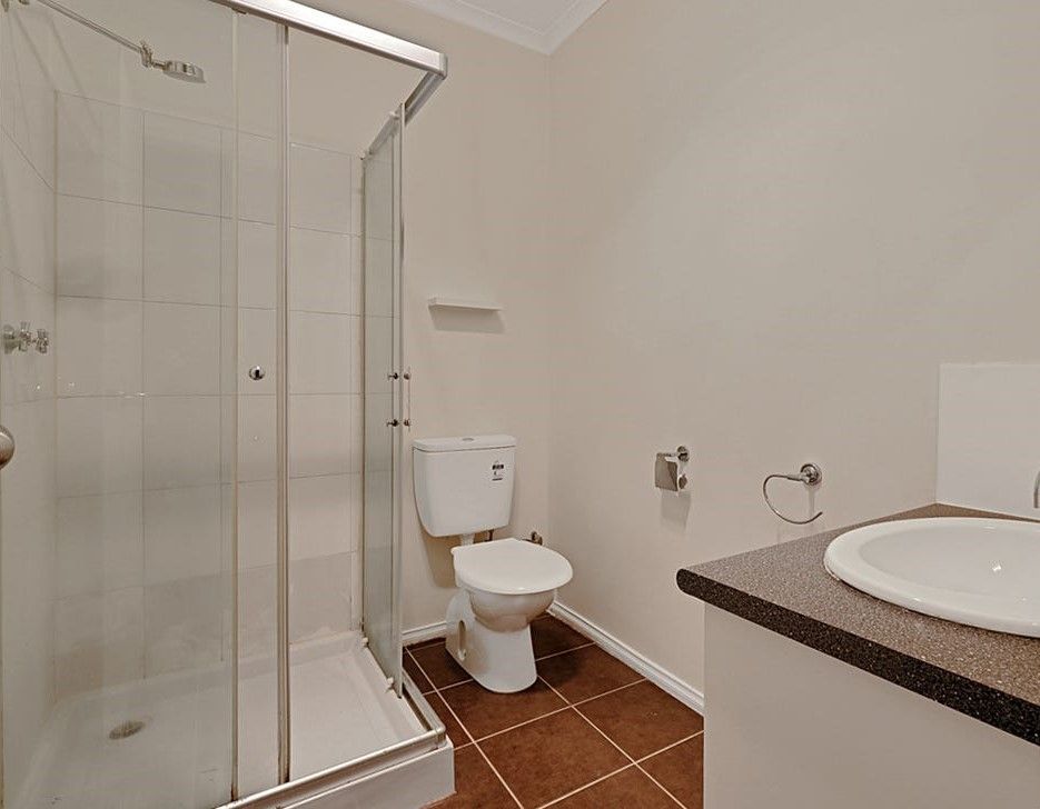 74 Caradon Drive — photo 8 of 9