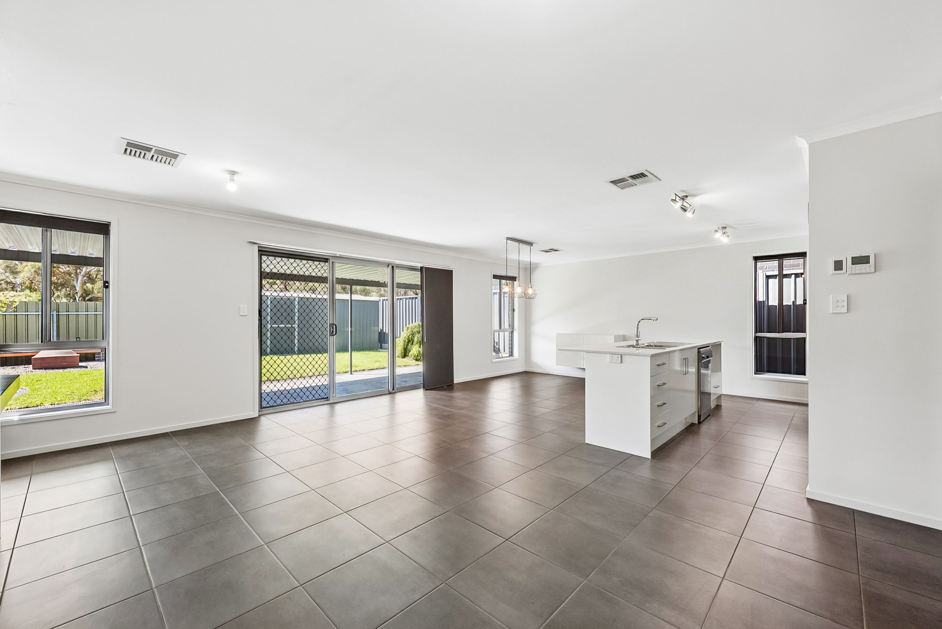14A Howe Court — photo 6 of 12