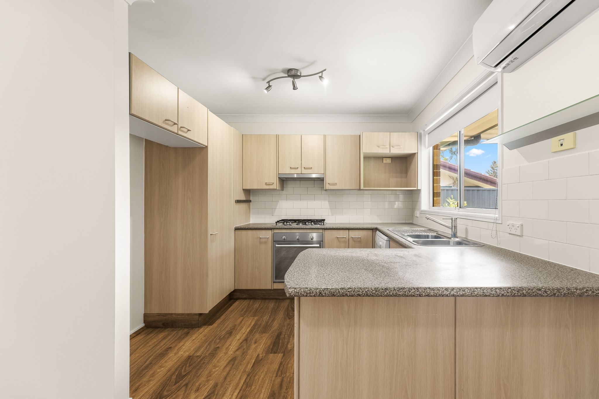 24/1 Bridgman Drive — photo 4 of 30
