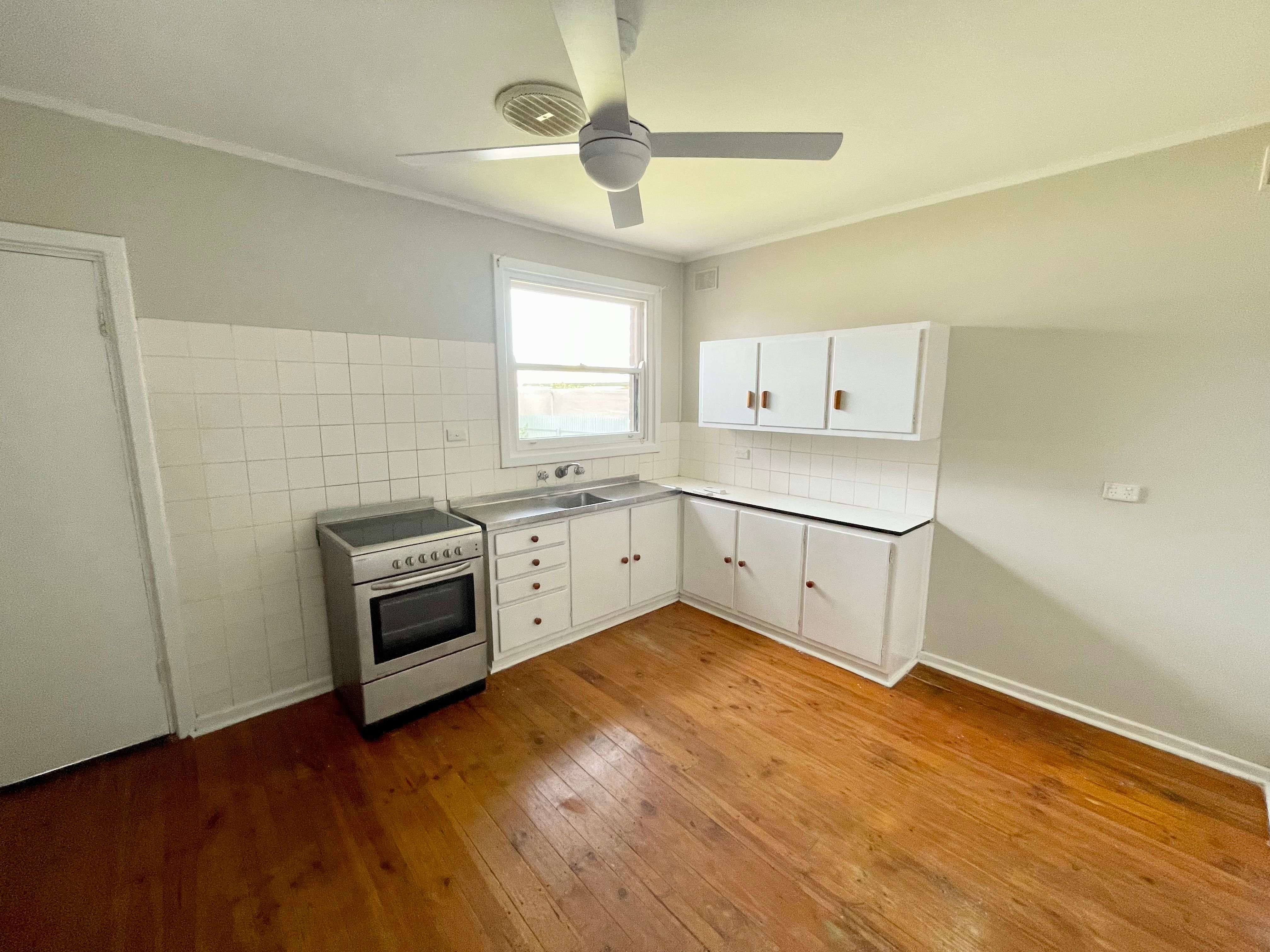 11 Heward Street — photo 3 of 11