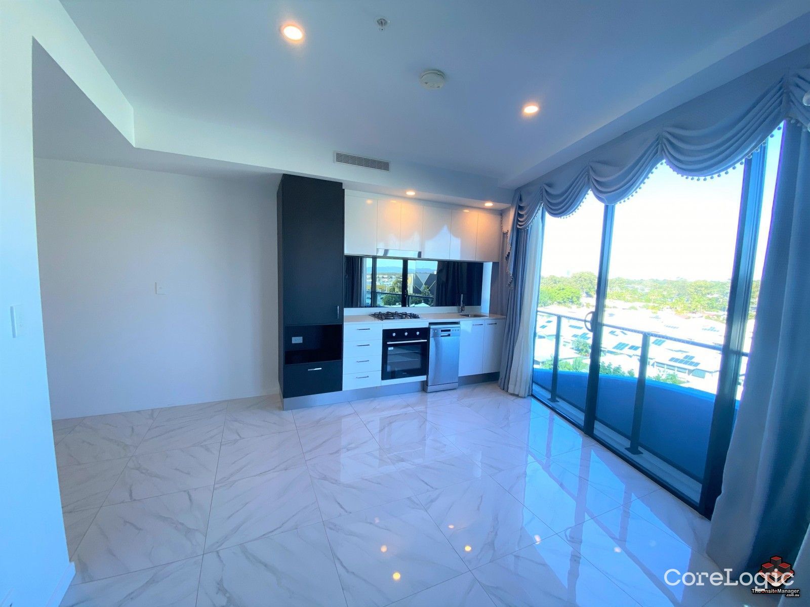 4511/5 Harbour Side Court — photo 5 of 10