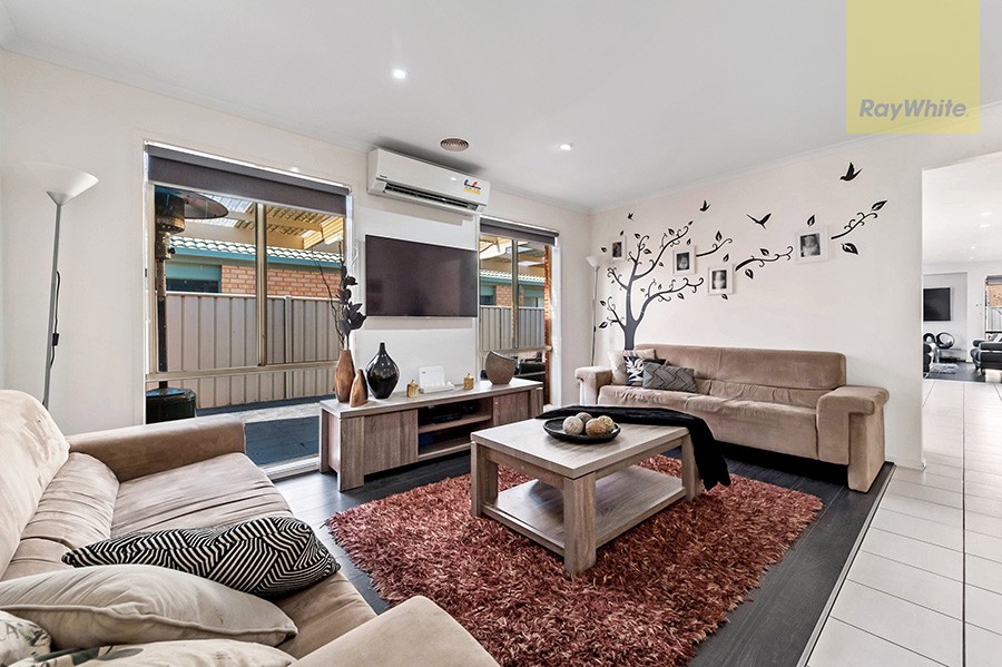 52 Woodlea Crescent, Craigieburn, VIC 3064